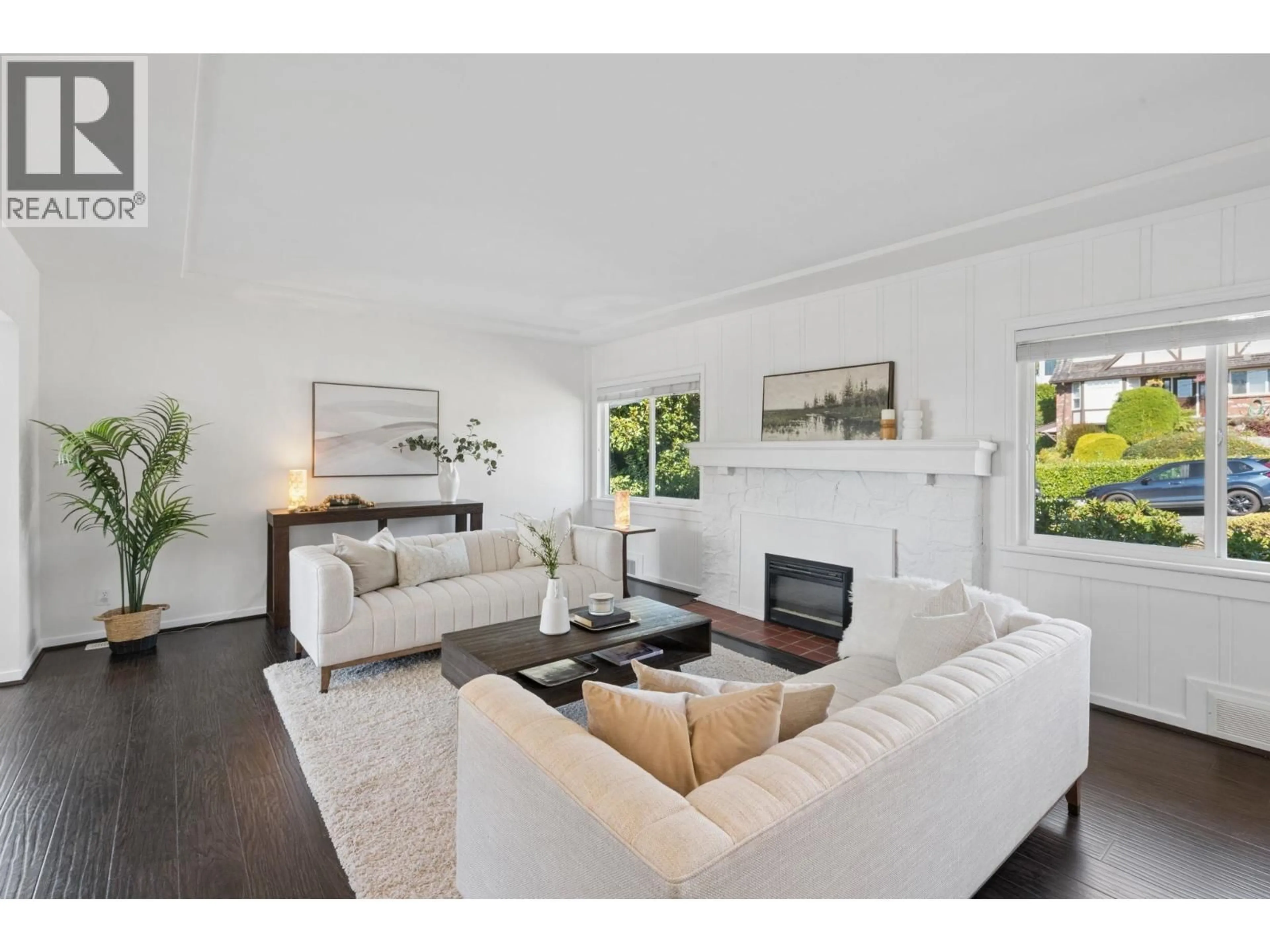 Living room with furniture, unknown for 2288 KINGS AVENUE, West Vancouver British Columbia V7V2C2