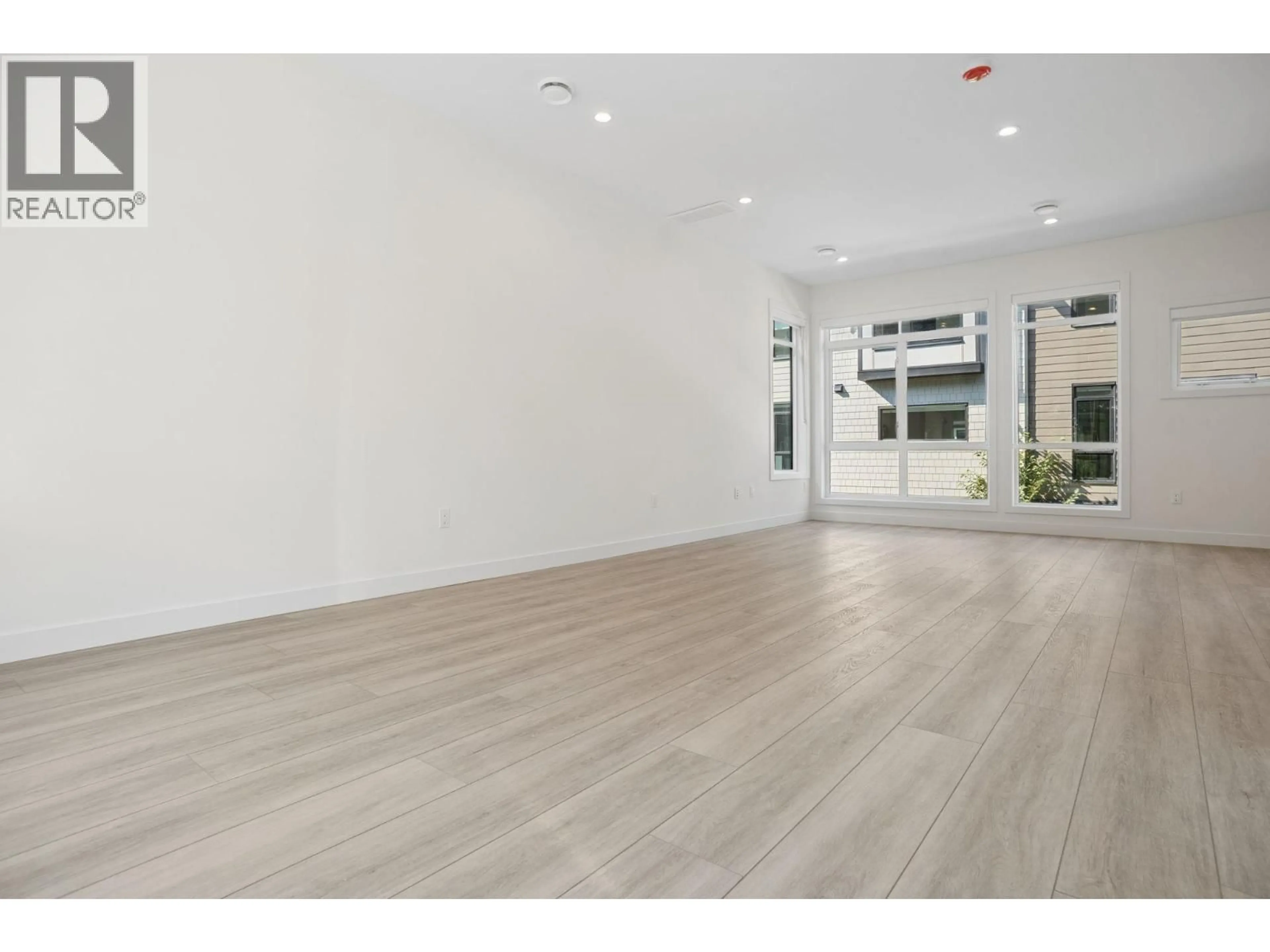 Indoor foyer for 45 - 4337 BOUNDARY ROAD, Richmond British Columbia V6V1S8