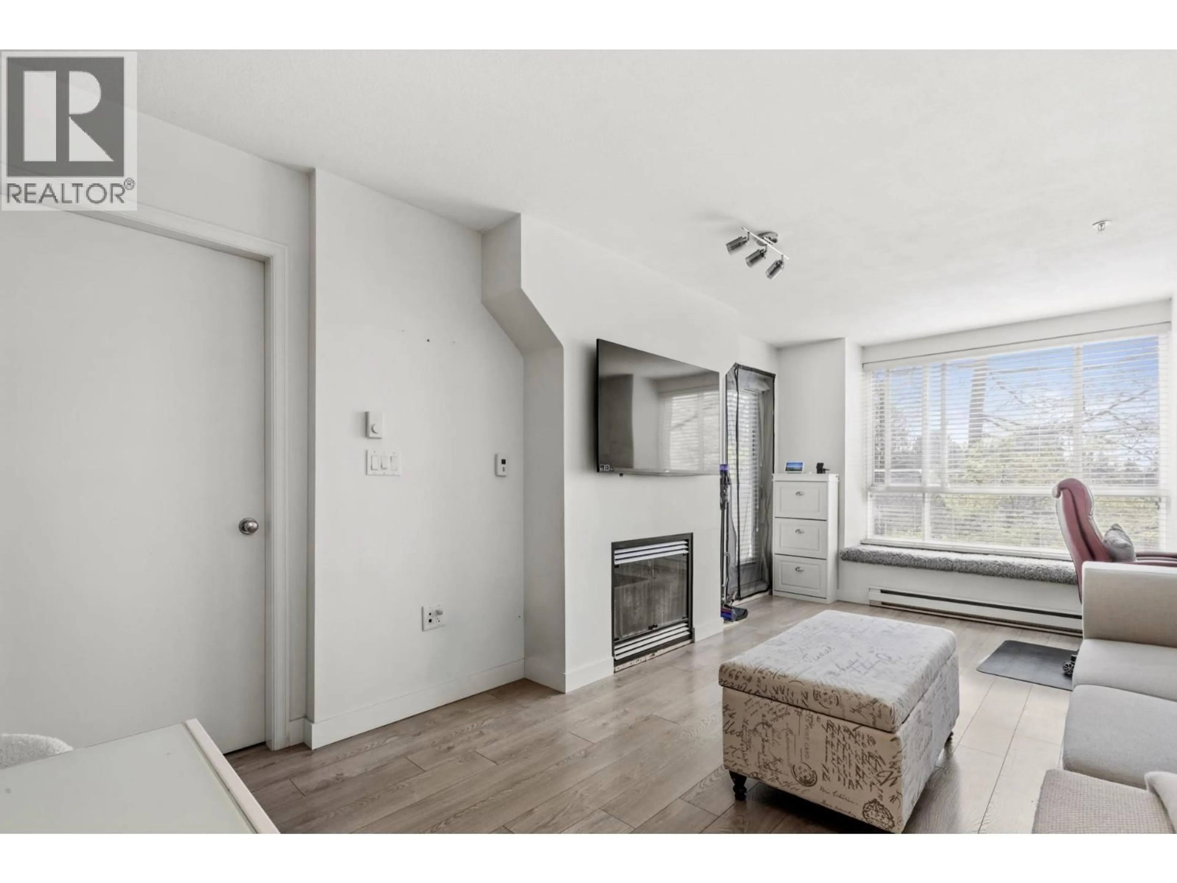Unknown for 322 - 6833 VILLAGE, Burnaby British Columbia V5E4M1