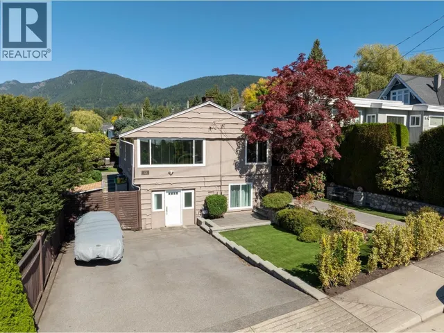 424 QUEENS ROAD, North Vancouver 2