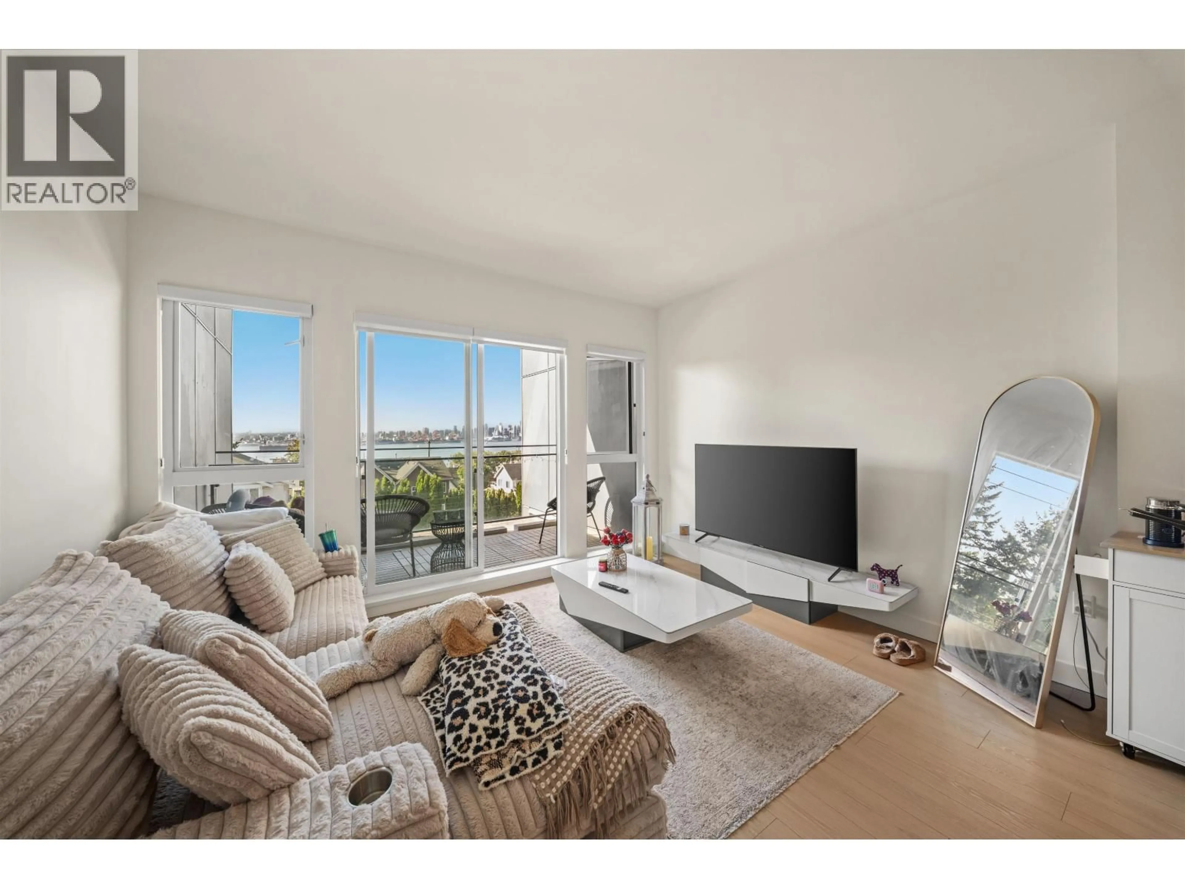Living room with furniture, unknown for 309 - 422 3RD STREET, North Vancouver British Columbia V7L0K1