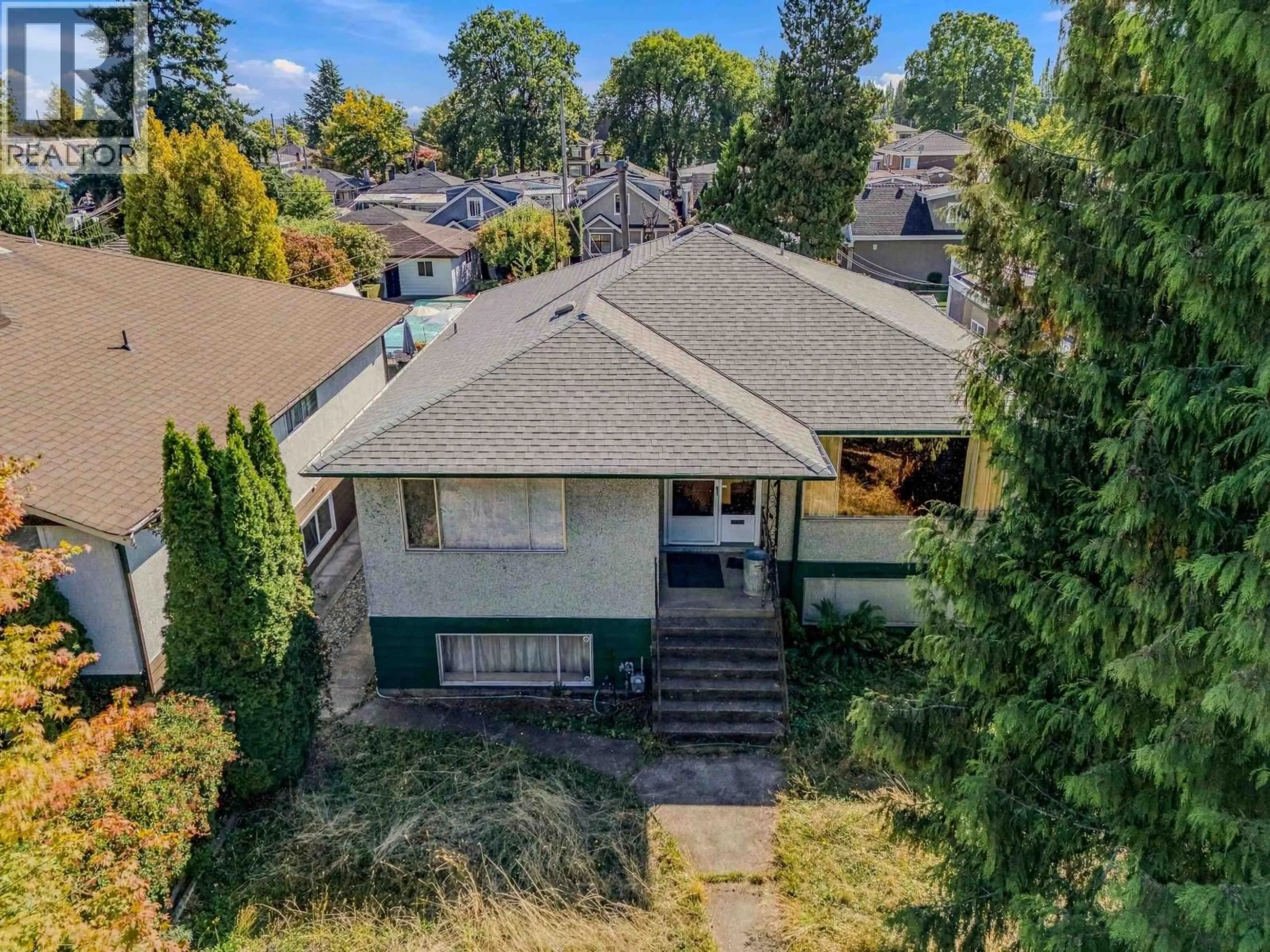 A pic from outside/outdoor area/front of a property/back of a property/a pic from drone, street for 1154 53RD AVENUE, Vancouver British Columbia V5X1J8
