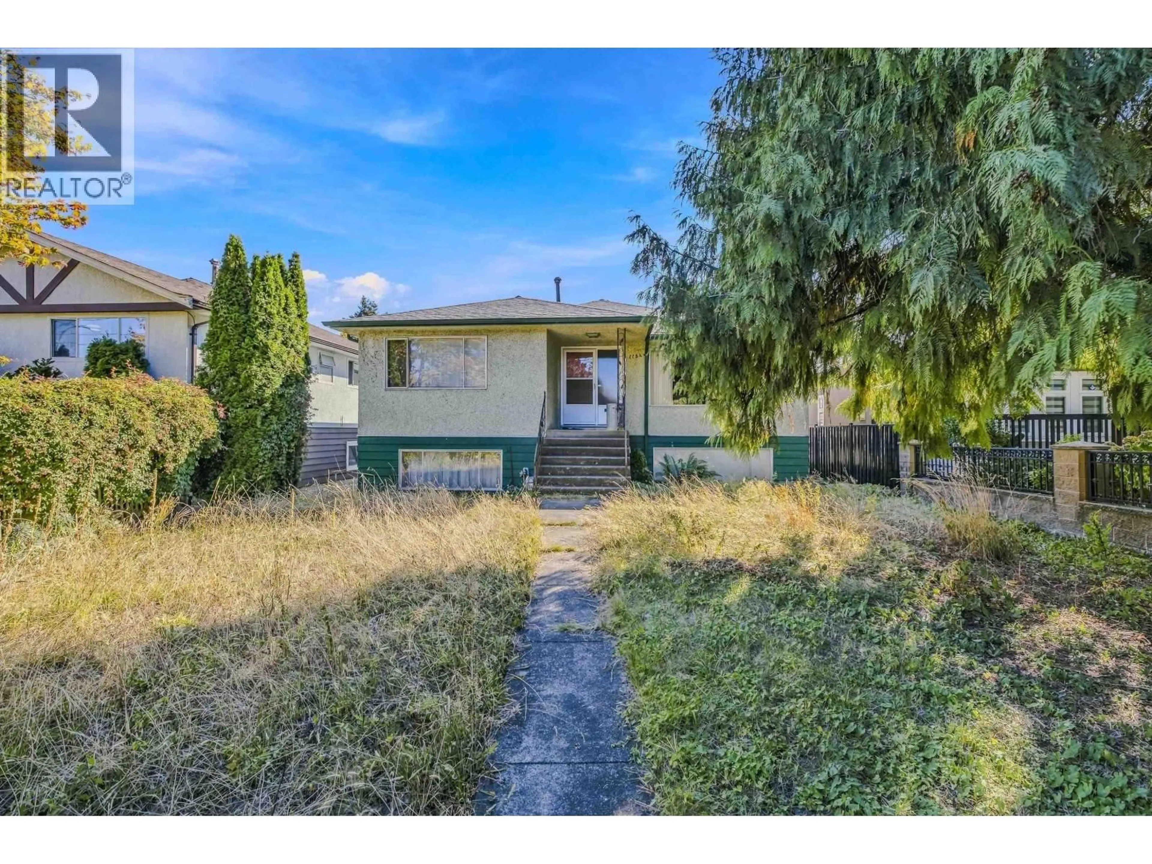 A pic from outside/outdoor area/front of a property/back of a property/a pic from drone, street for 1154 53RD AVENUE, Vancouver British Columbia V5X1J8