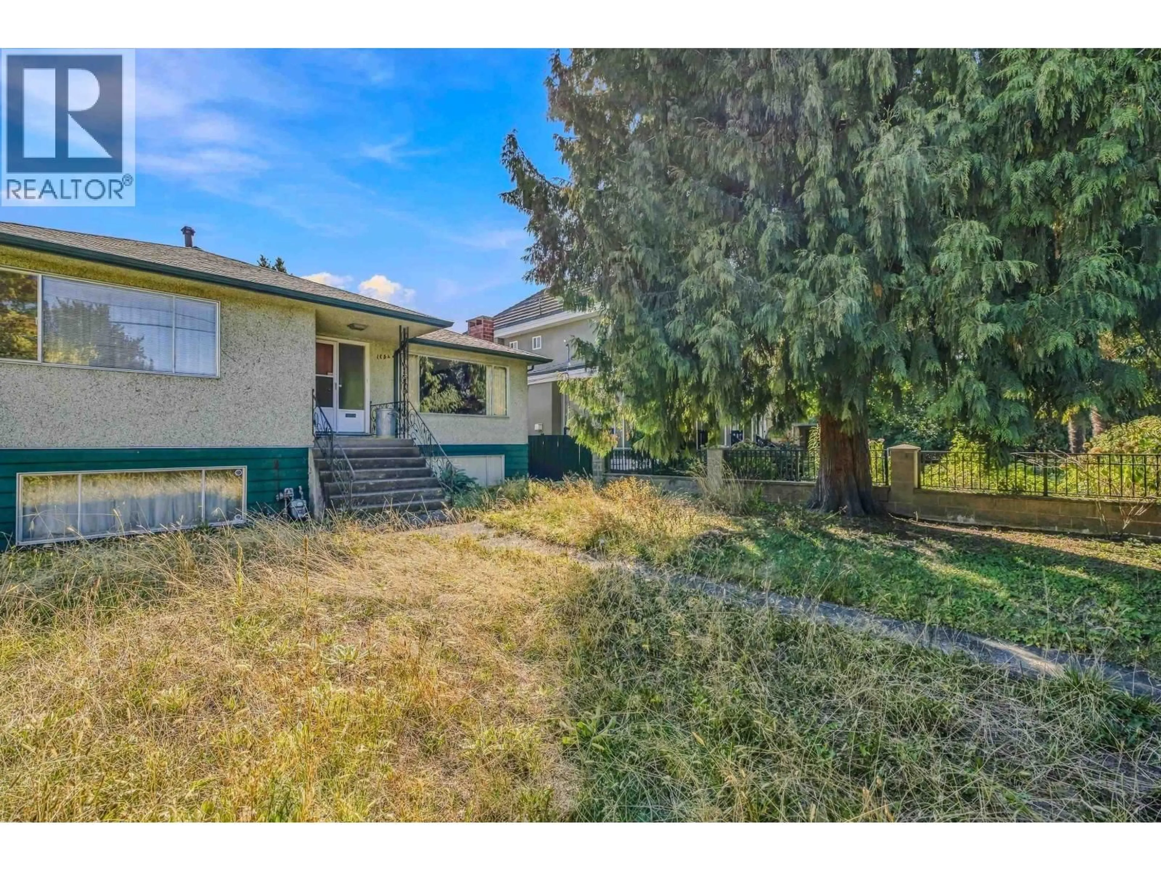 A pic from outside/outdoor area/front of a property/back of a property/a pic from drone, street for 1154 53RD AVENUE, Vancouver British Columbia V5X1J8