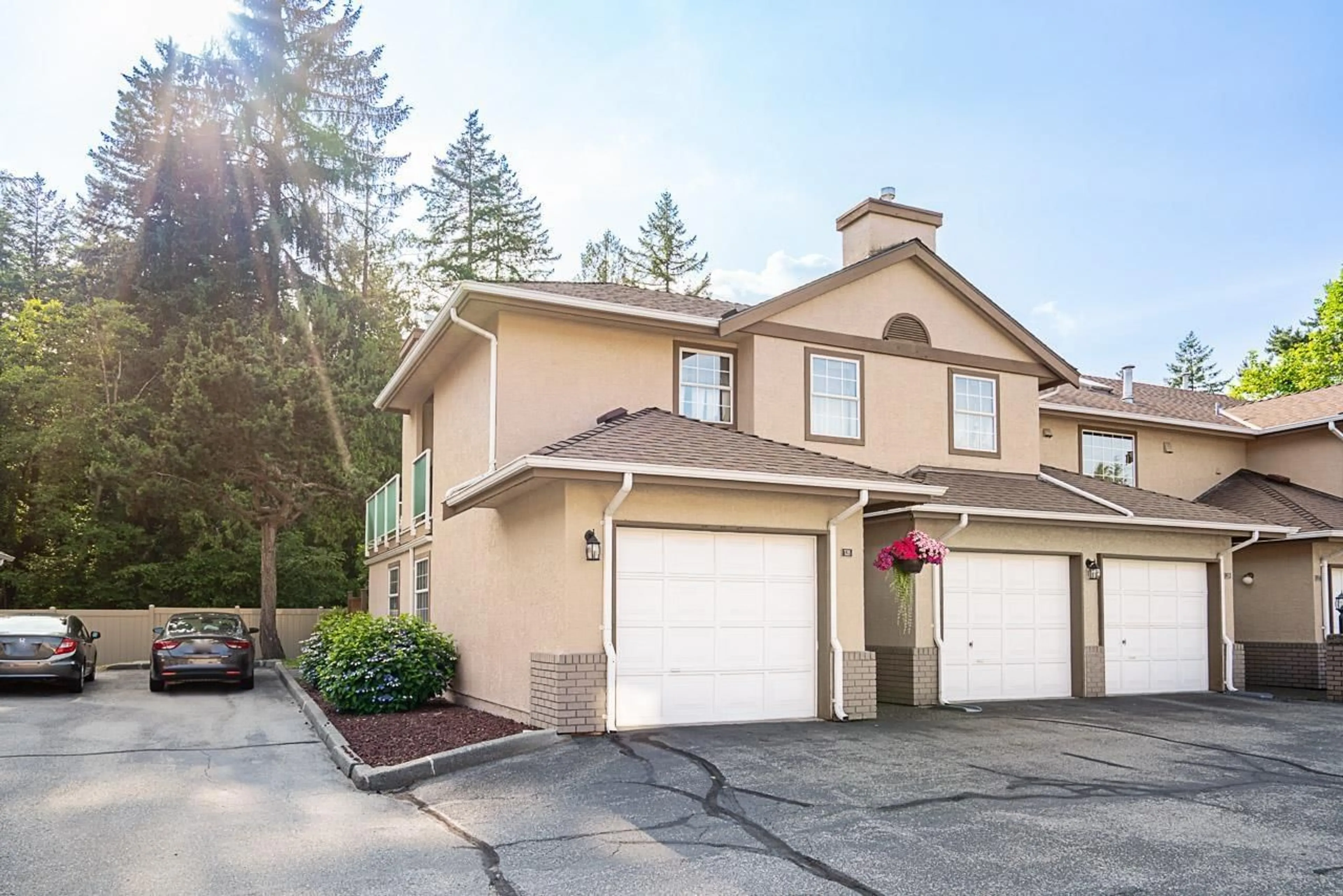 Indoor garage for 128 - 14861 98 AVENUE, Surrey British Columbia V3R0A2