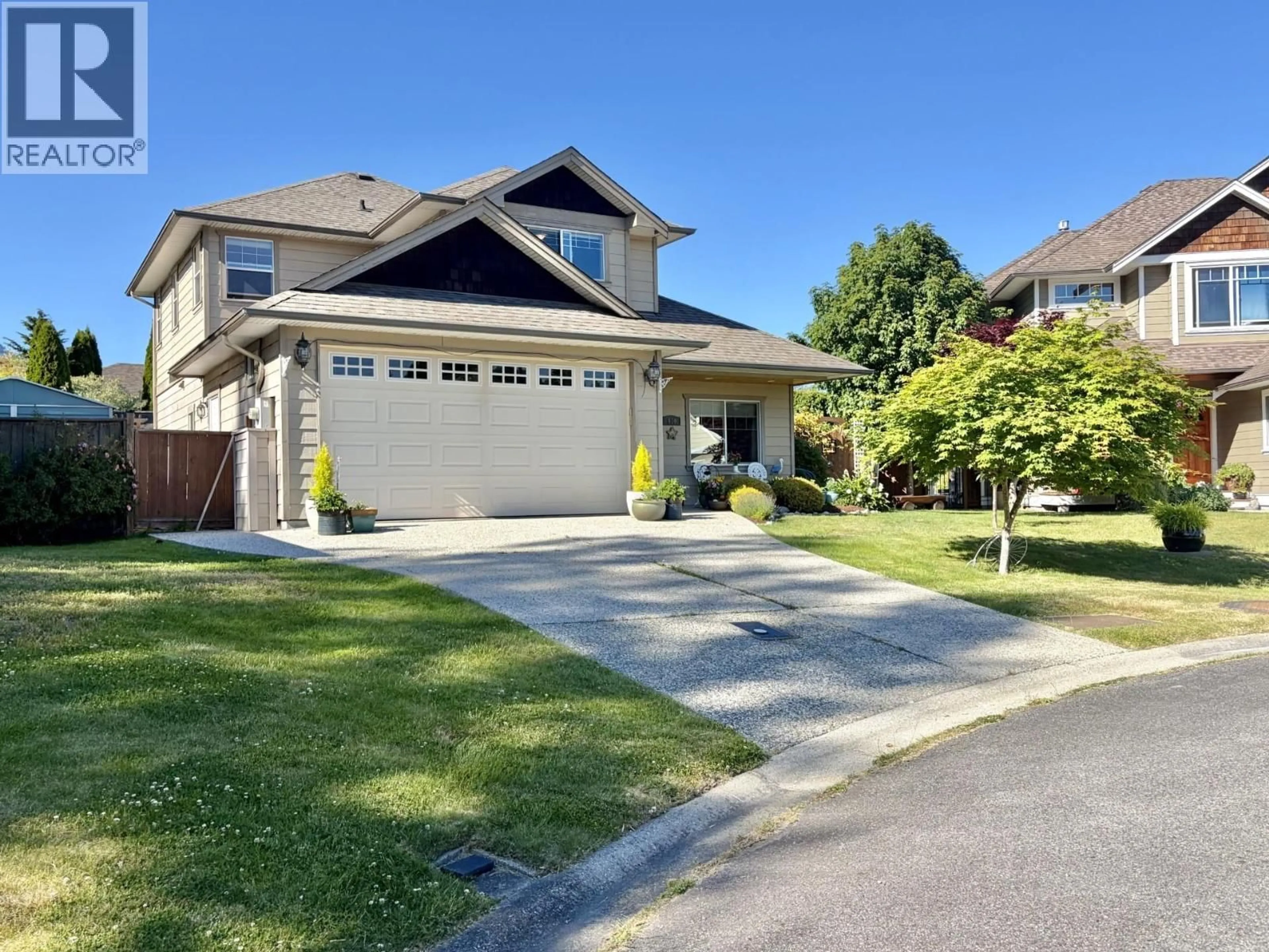 Home with vinyl exterior material, street for 910 OCEANMOUNT BOULEVARD, Gibsons British Columbia V0N1V8