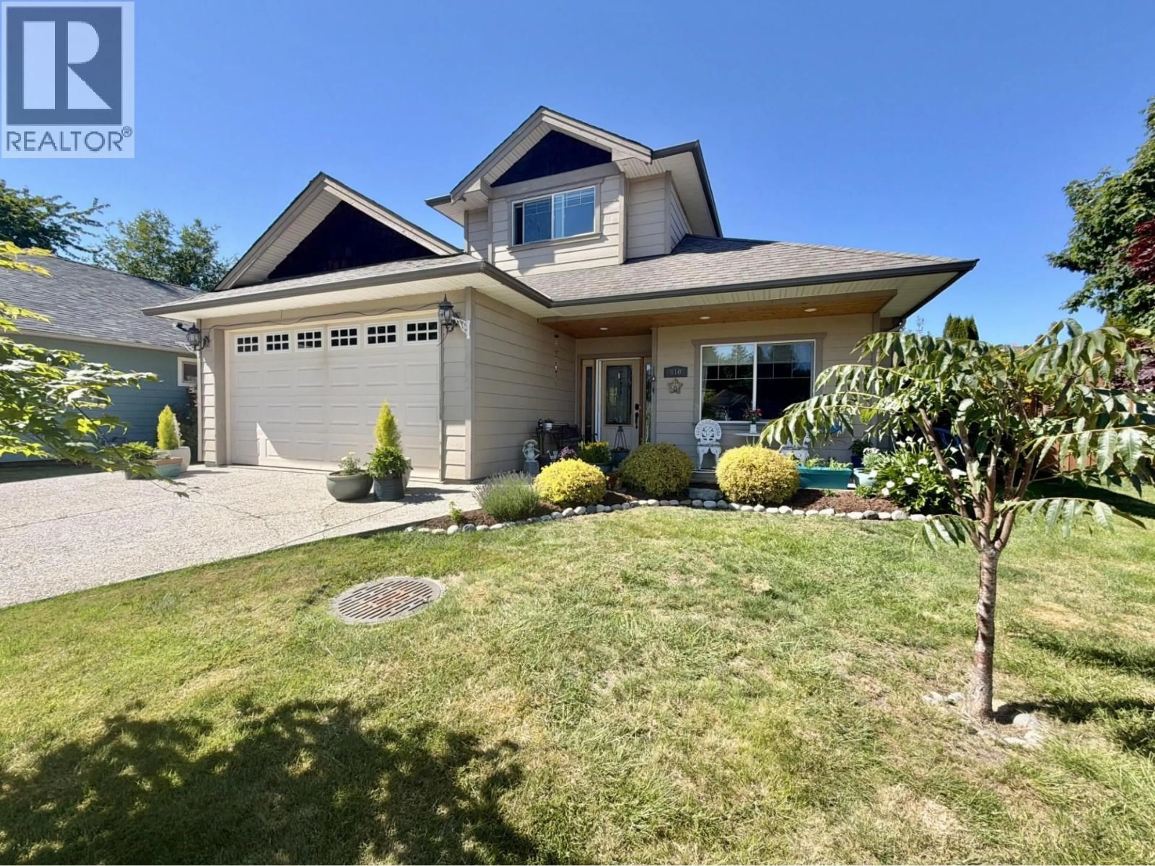 Home with vinyl exterior material, street for 910 OCEANMOUNT BOULEVARD, Gibsons British Columbia V0N1V8