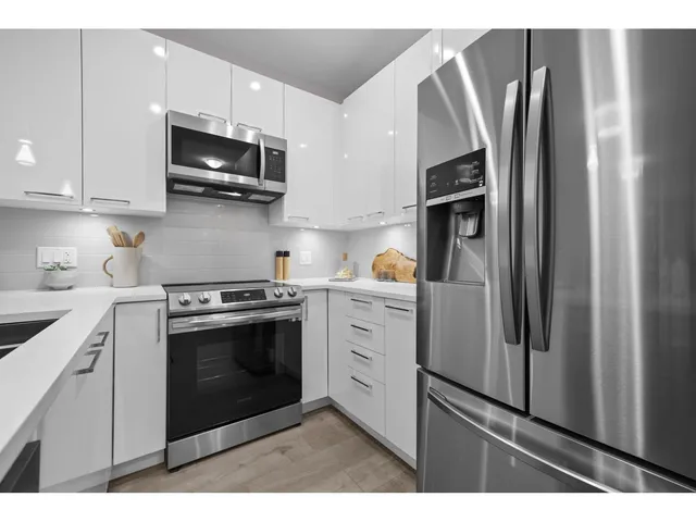 215 - 7375 HORNE STREET, Mission 3
