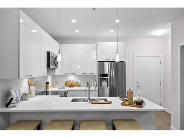215 - 7375 HORNE STREET, Mission 5