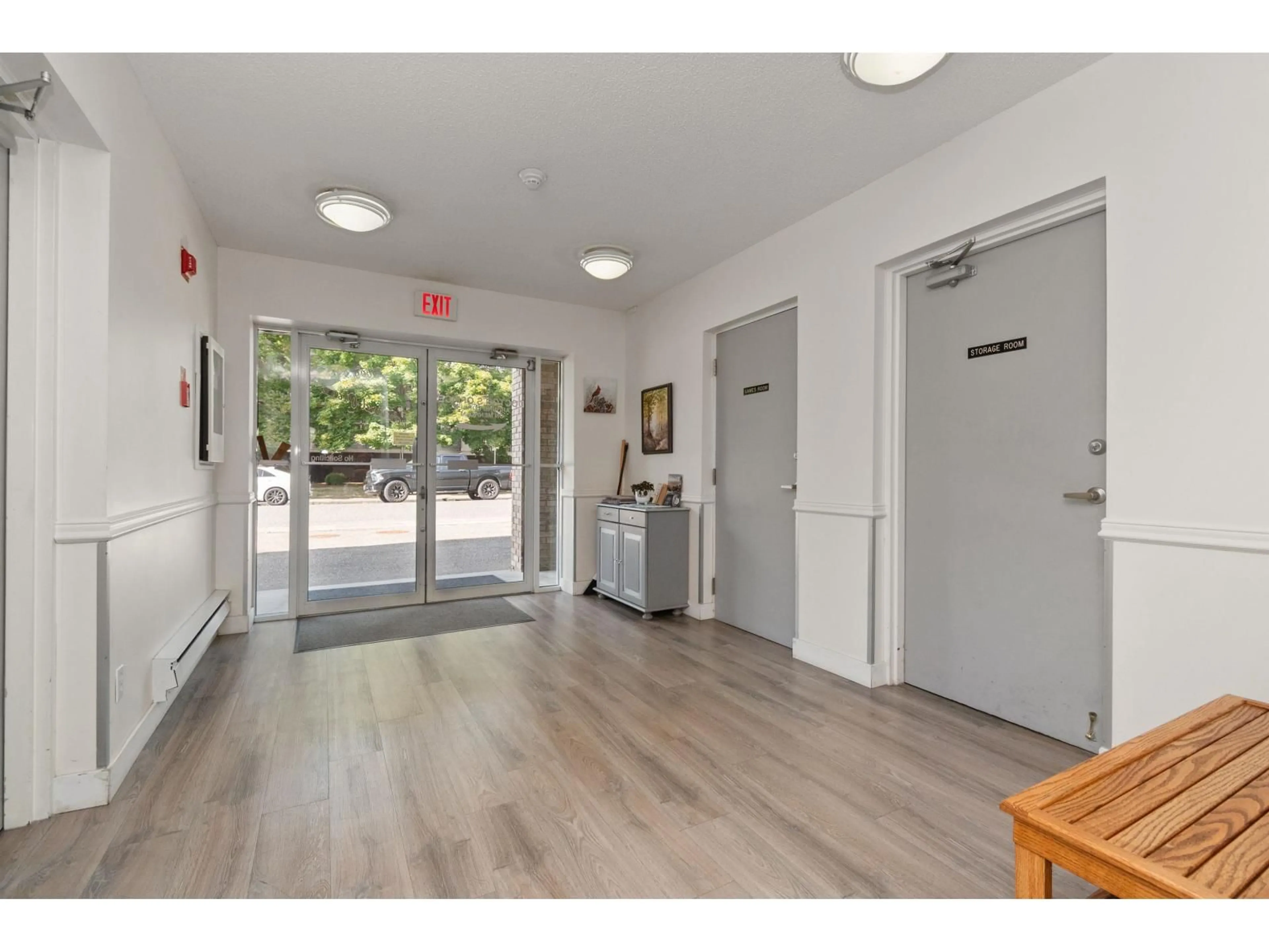 Indoor foyer for 302 - 9006 EDWARD STREET, Chilliwack British Columbia V2P4E1