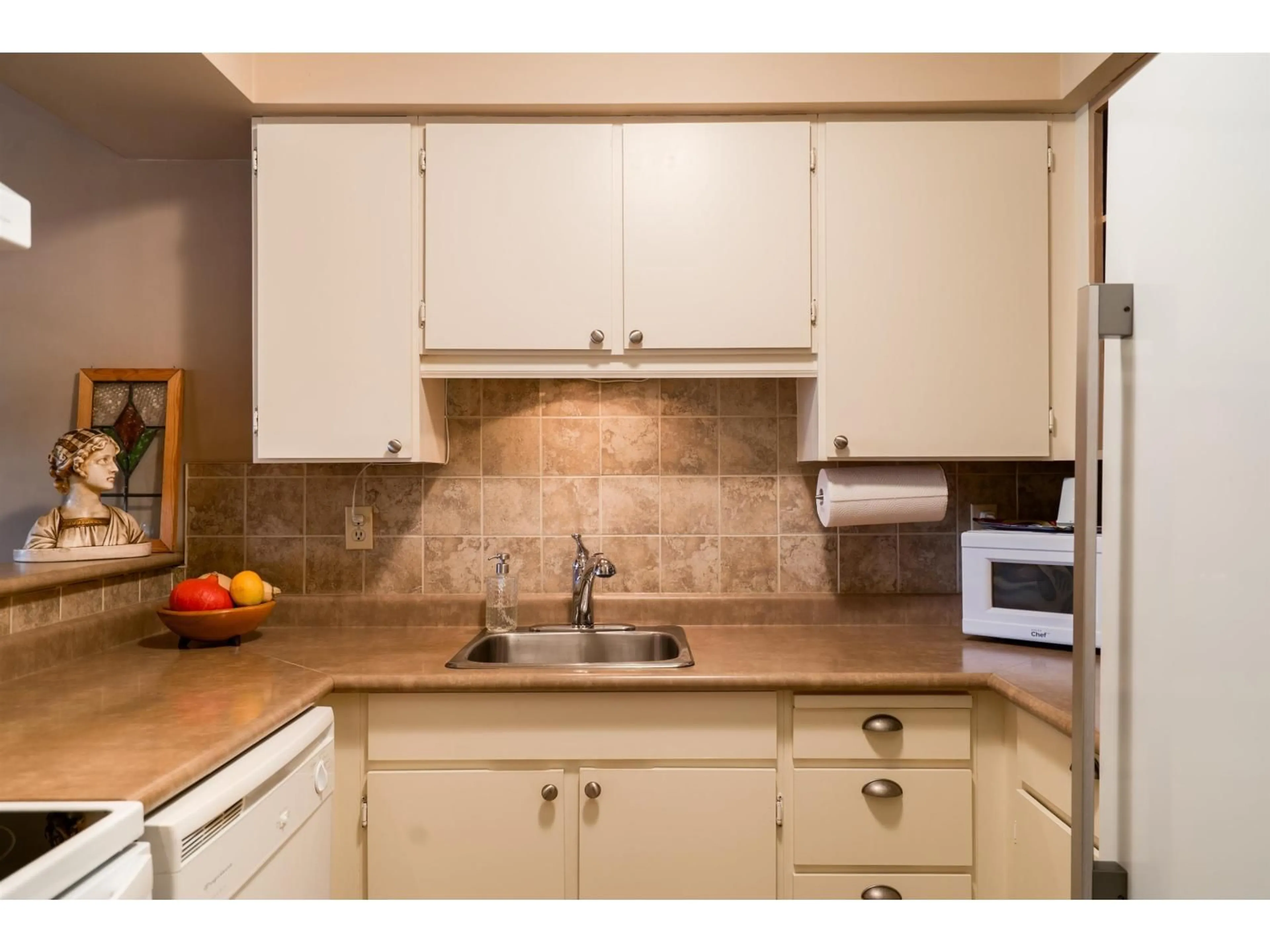Standard kitchen, unknown for 214 - 5224 204 STREET, Langley British Columbia V3A1Z1