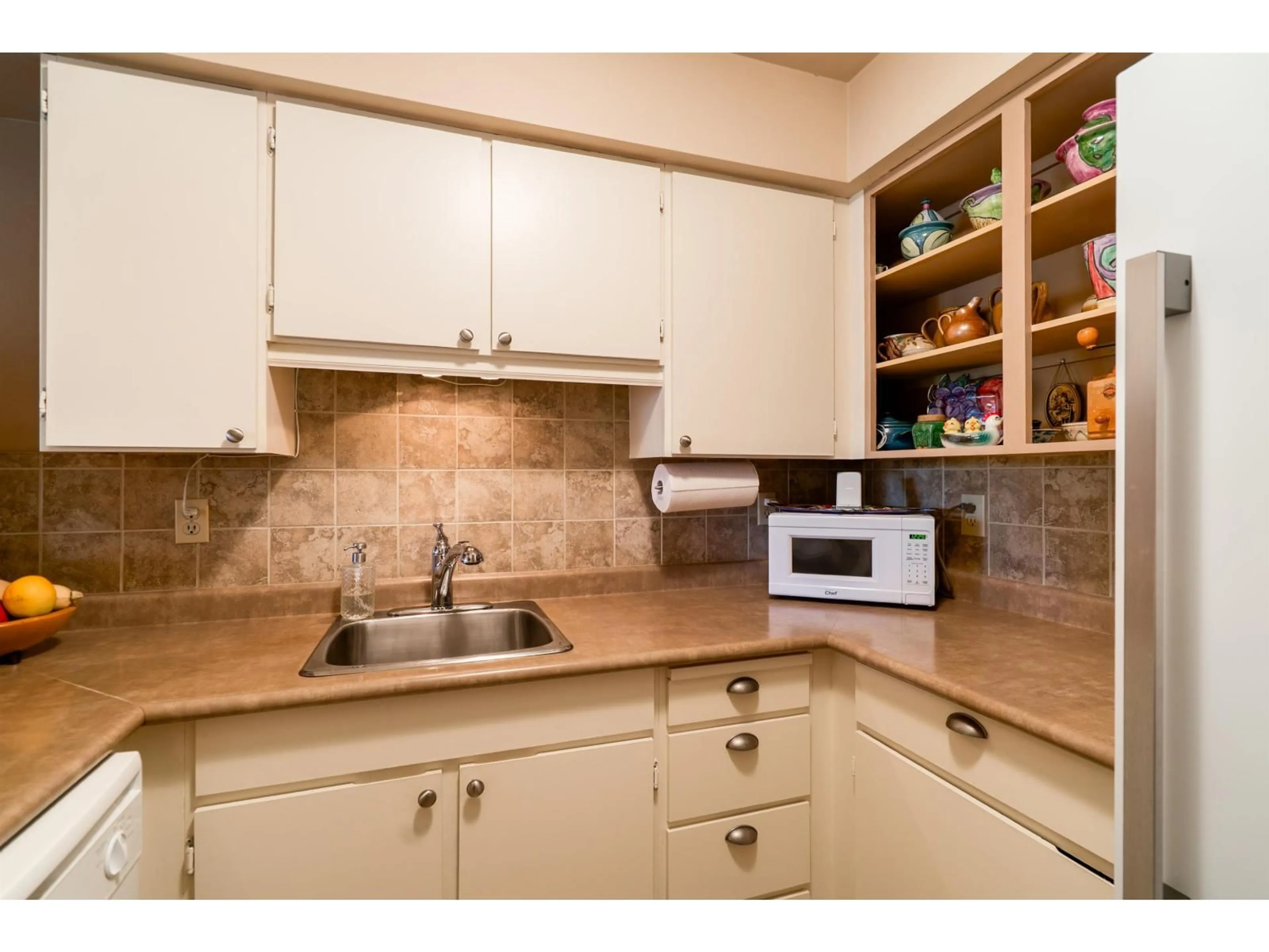 Standard kitchen, unknown for 214 - 5224 204 STREET, Langley British Columbia V3A1Z1
