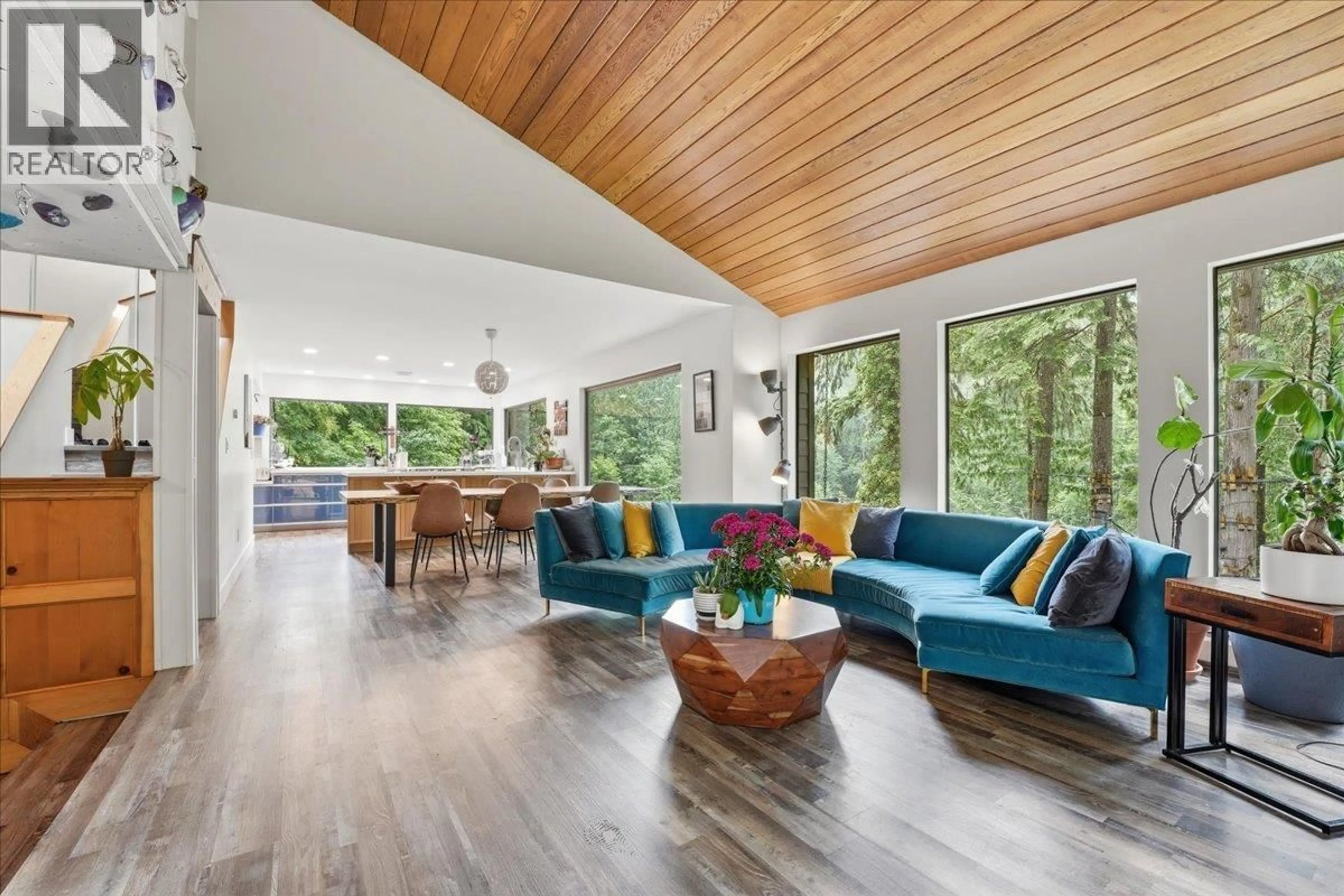 Living room with furniture, wood/laminate floor for 4440 MARION ROAD, North Vancouver British Columbia V7K2V2