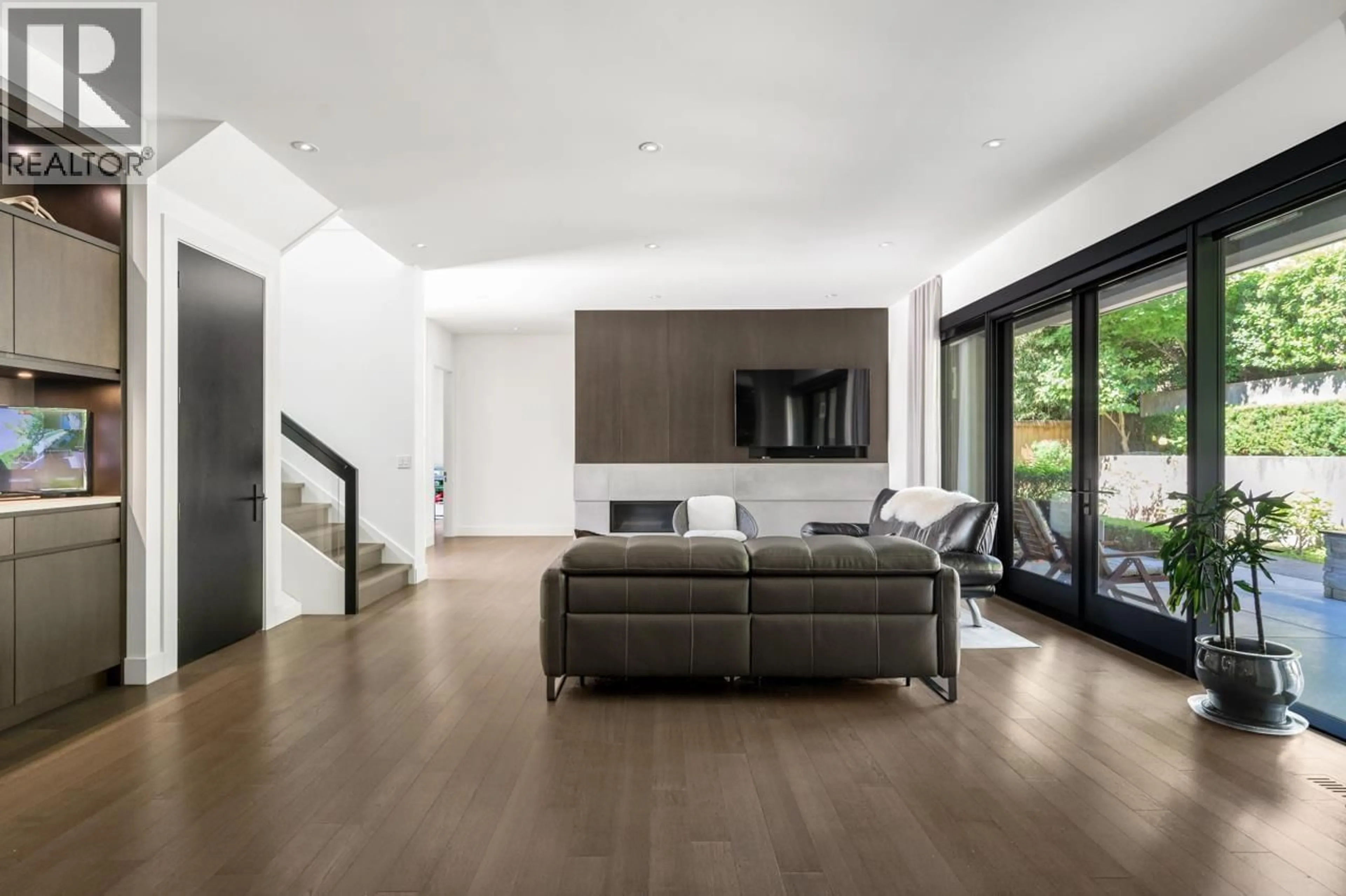 Living room with furniture, unknown for 3430 AINTREE DRIVE, North Vancouver British Columbia V7R4E3