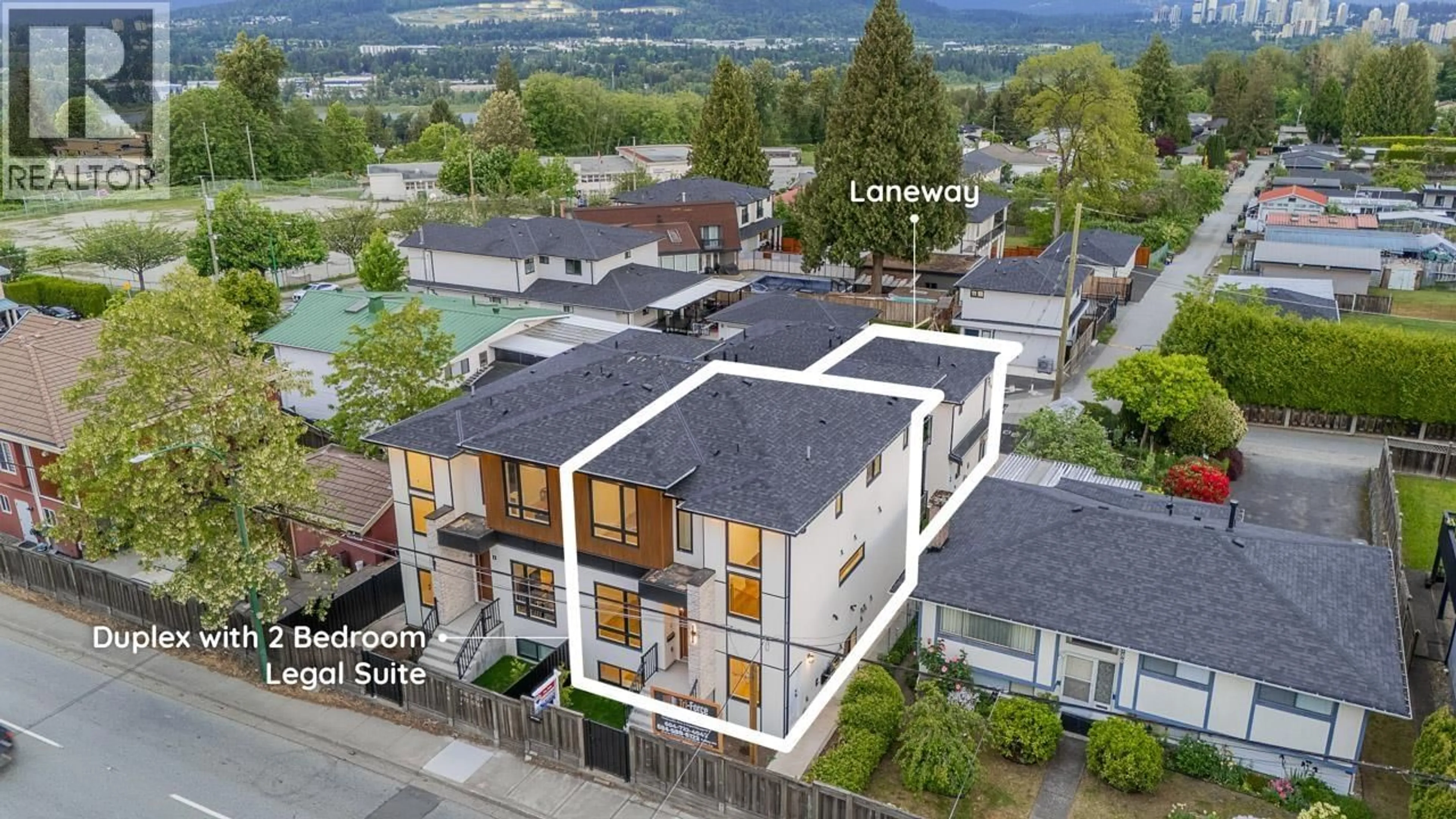 A pic from outside/outdoor area/front of a property/back of a property/a pic from drone, unknown for 2 - 6740 CANADA WAY, Burnaby British Columbia V5E3R1