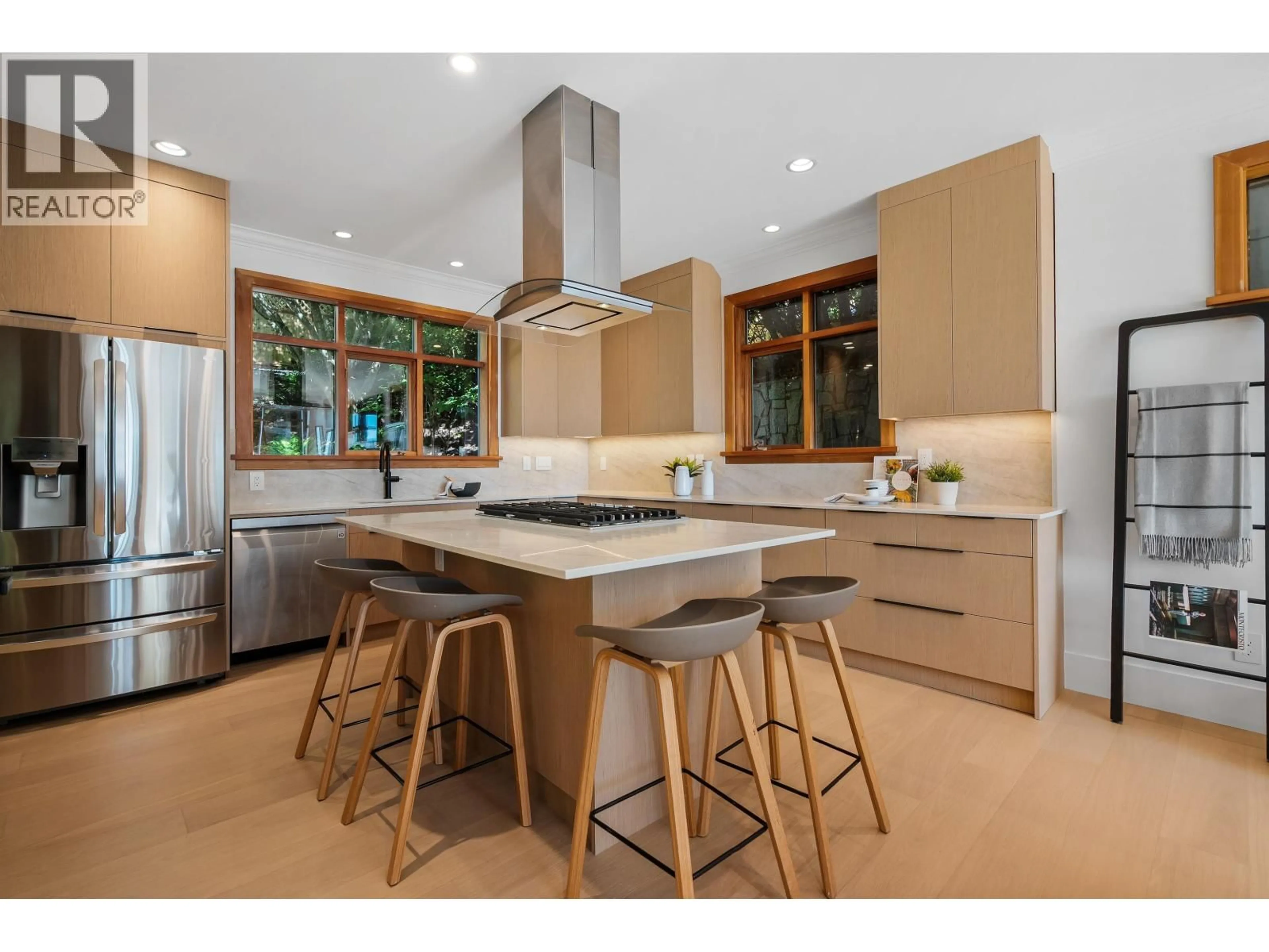 Open concept kitchen, unknown for 4812 SKYLINE DRIVE, North Vancouver British Columbia V7R3J3