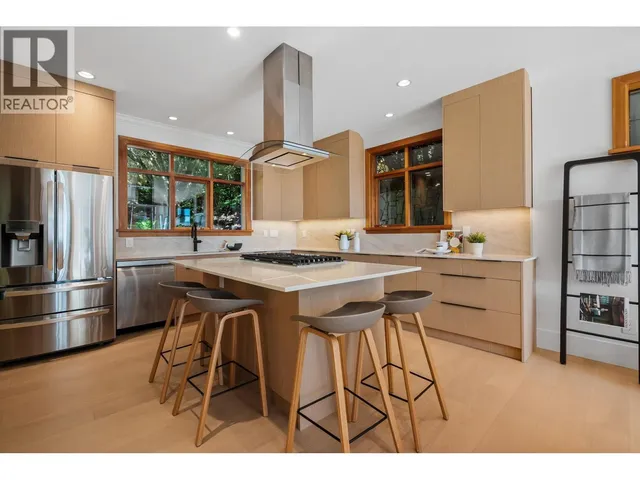4812 SKYLINE DRIVE, North Vancouver 2