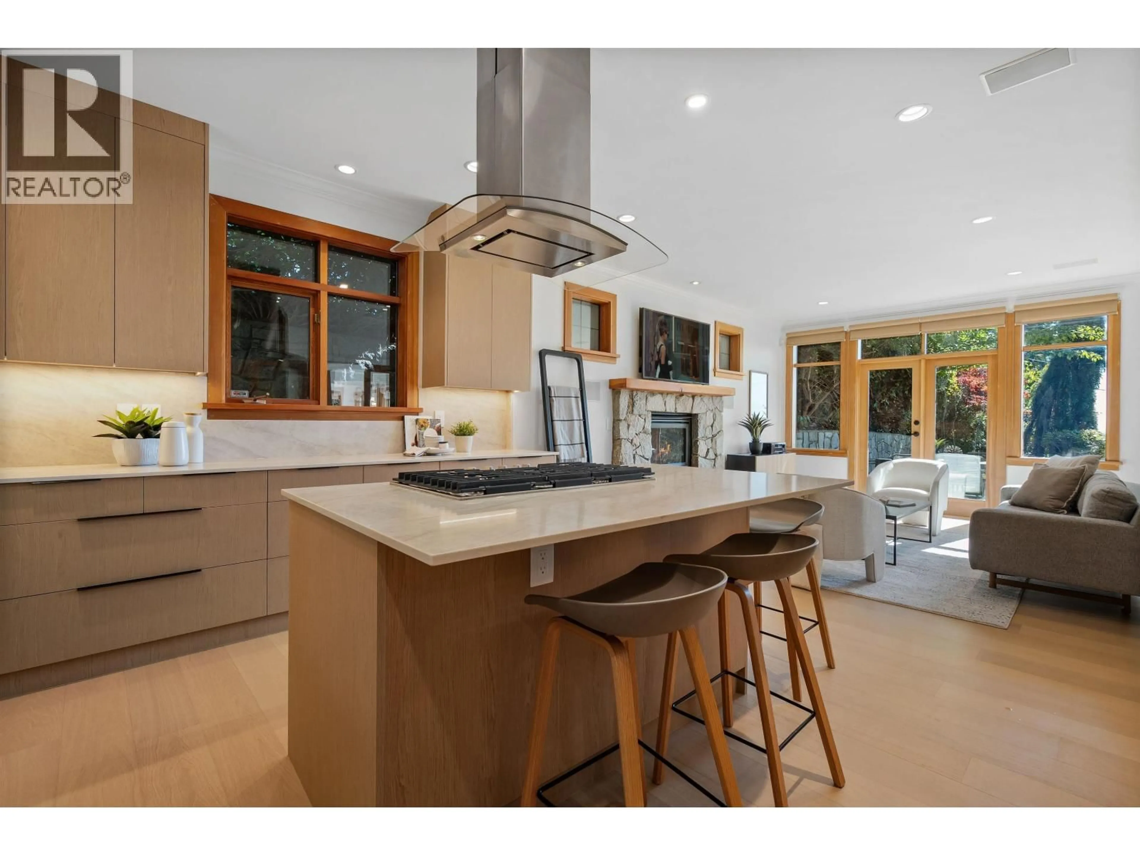 Open concept kitchen, unknown for 4812 SKYLINE DRIVE, North Vancouver British Columbia V7R3J3
