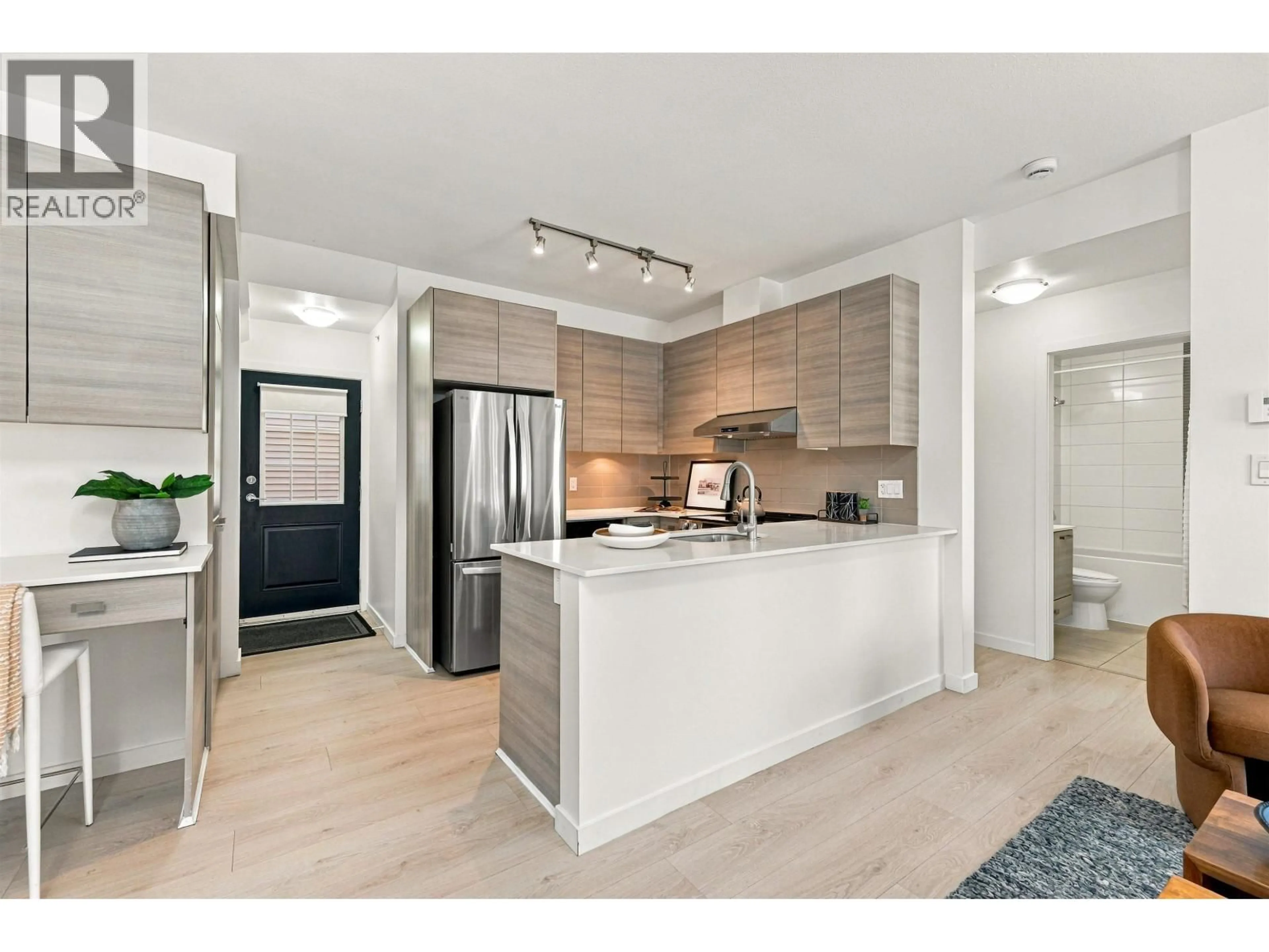 Open concept kitchen, unknown for 32 - 6965 HASTINGS STREET, Burnaby British Columbia V5B1S9