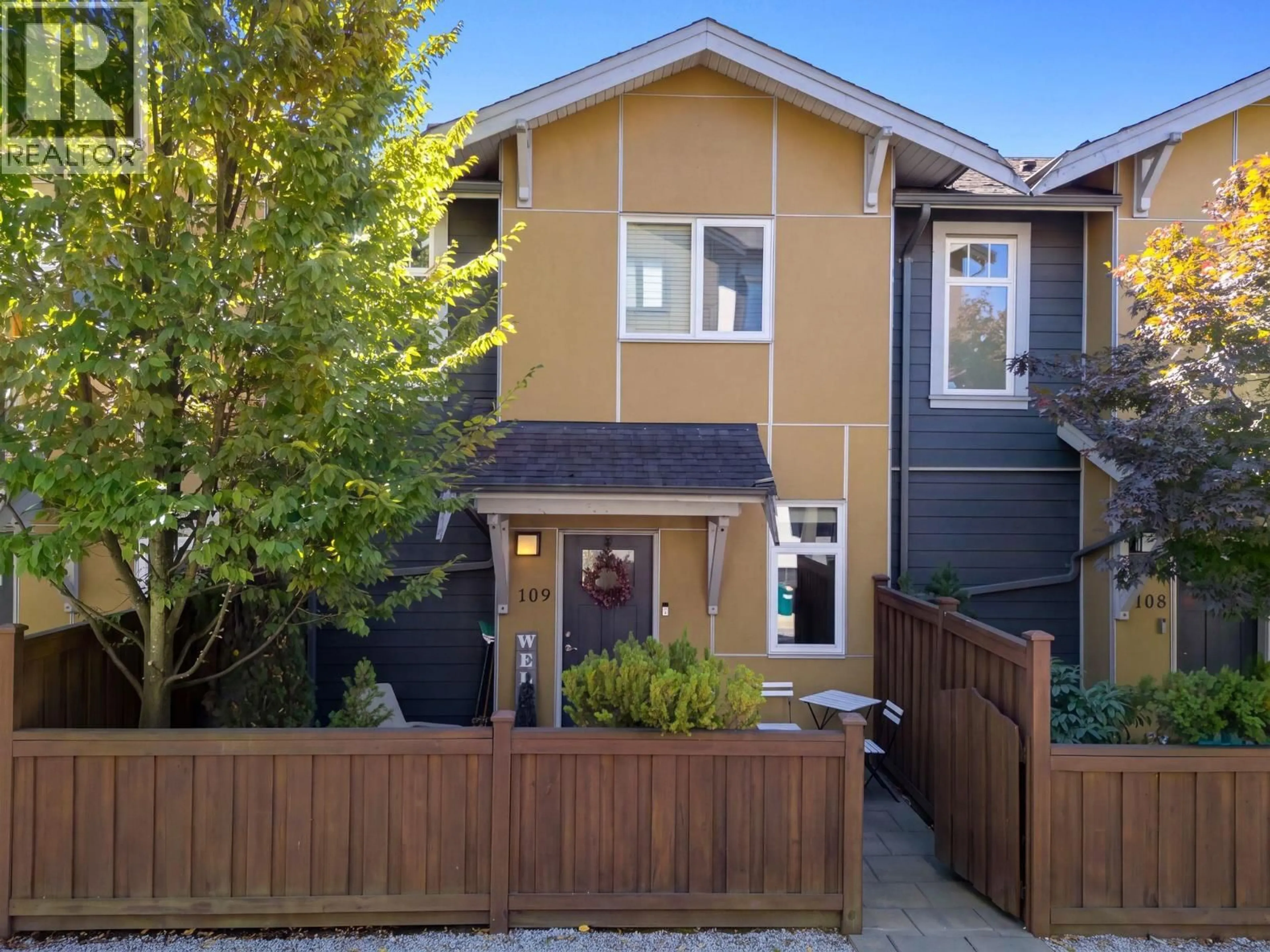 Home with vinyl exterior material, street for 109 - 801 RODERICK AVENUE, Coquitlam British Columbia V3K1P7