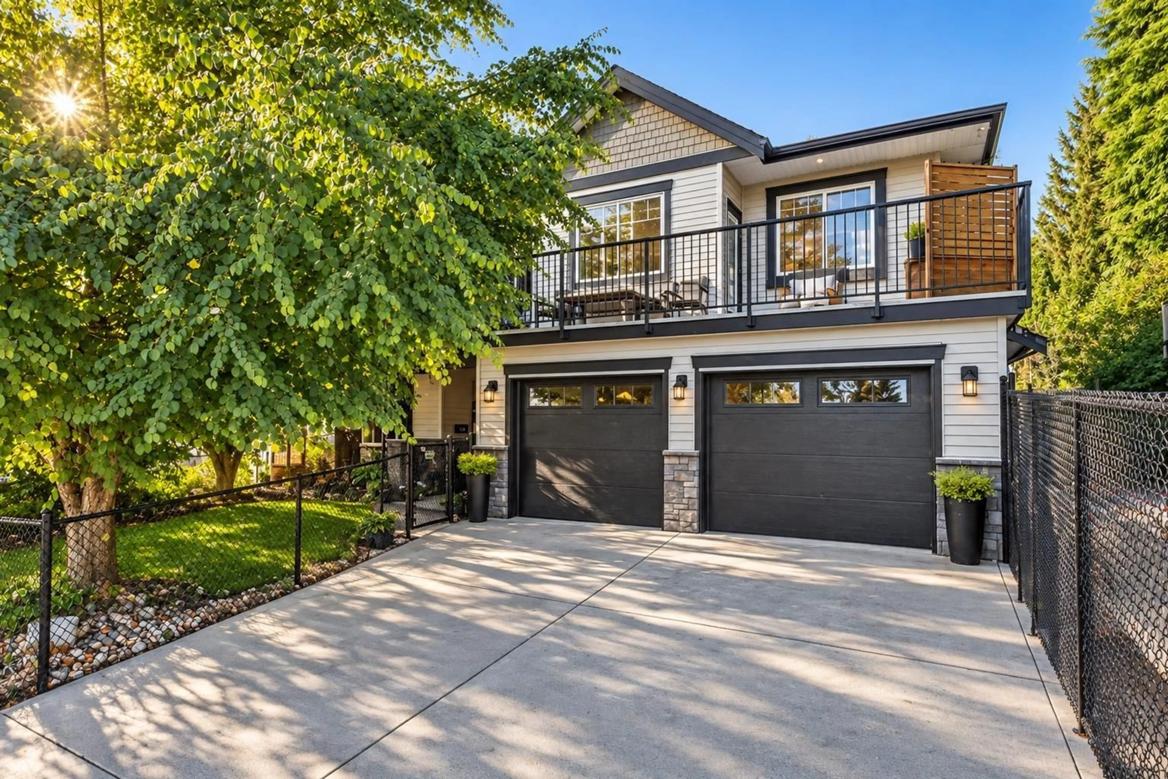 Home with brick exterior material, street for 32215 14 AVENUE, Mission British Columbia V2V2N6