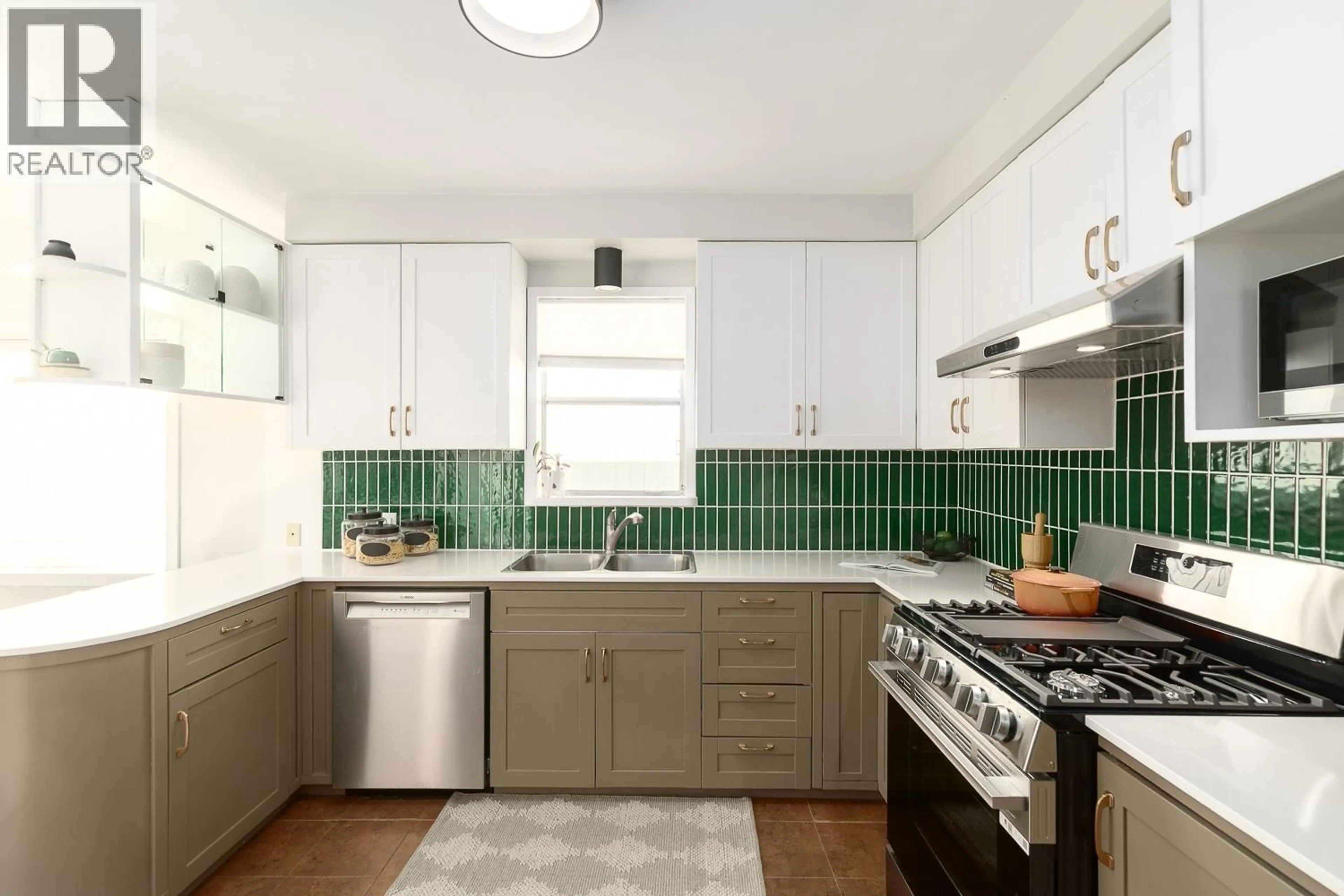 Standard kitchen, ceramic/tile floor for 3114 TURNER STREET, Vancouver British Columbia V5K2H1