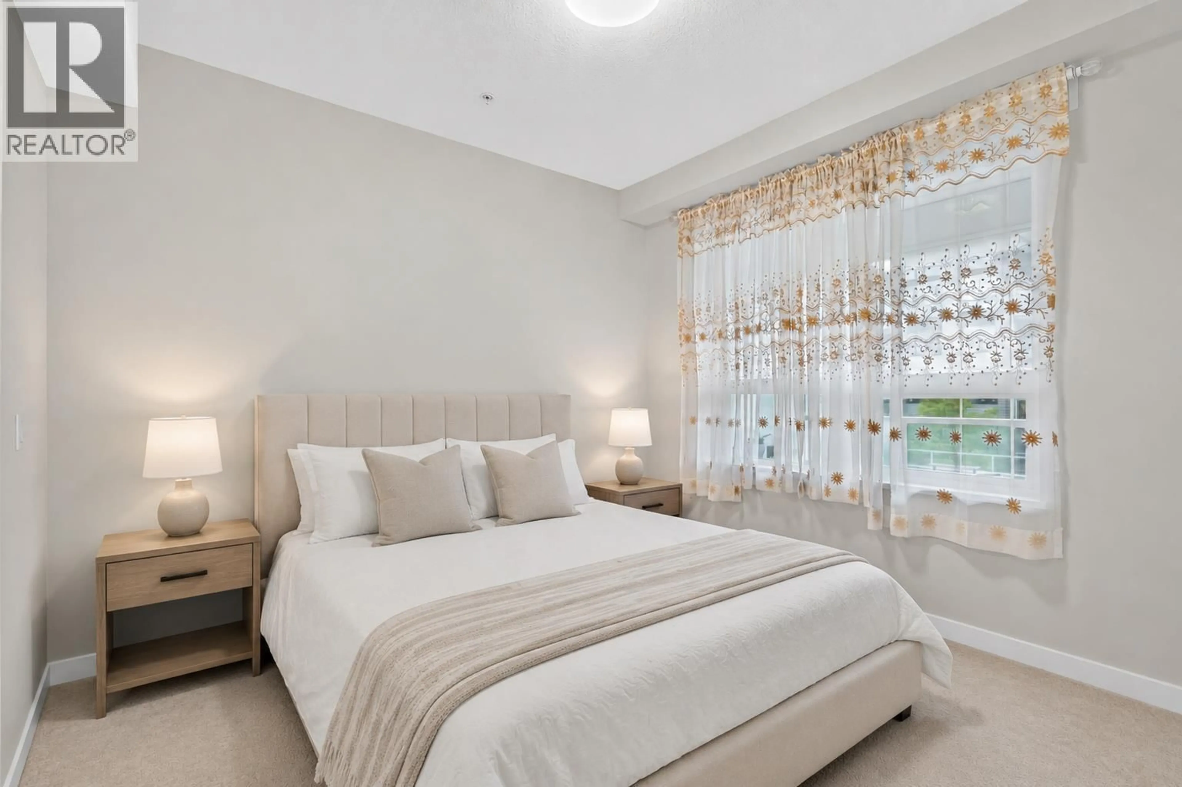 Bedroom with bed, unknown for 307 - 9233 ODLIN ROAD, Richmond British Columbia V6X0V4
