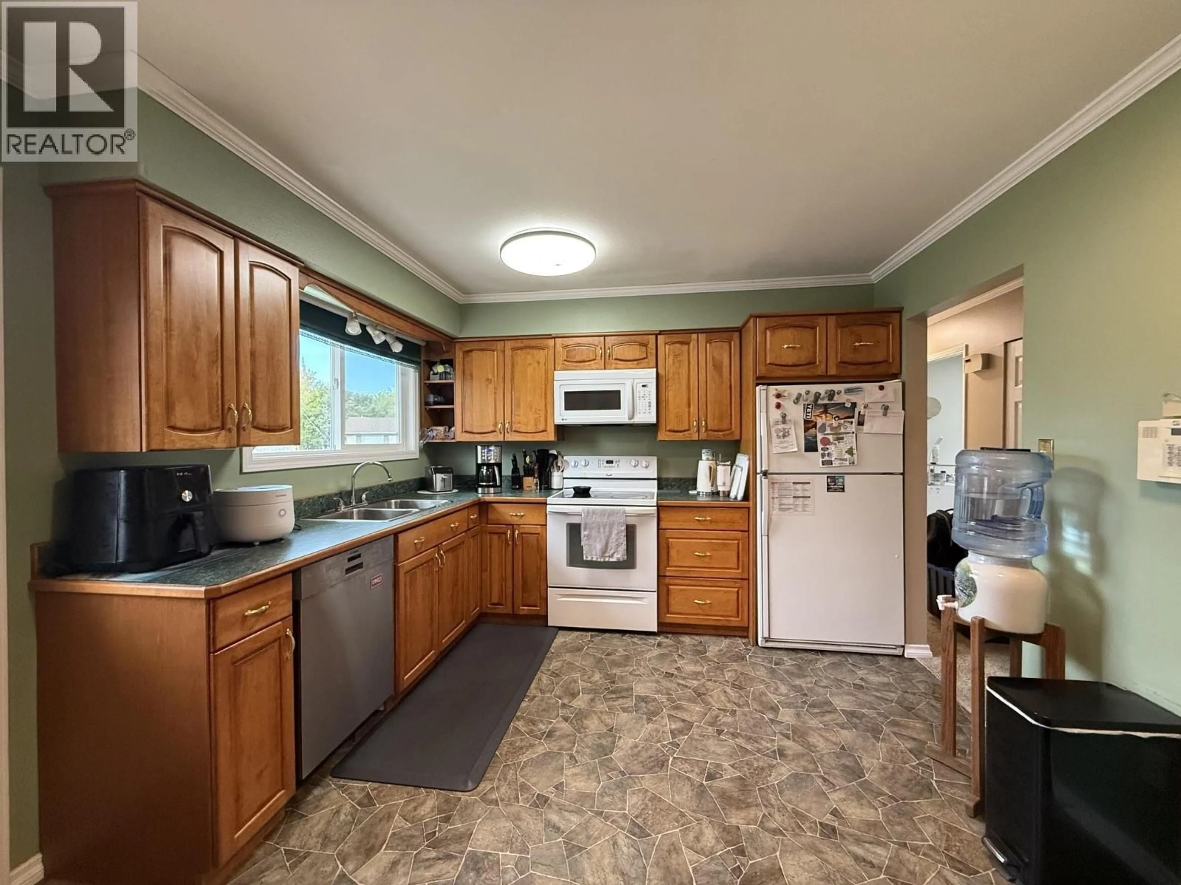 Standard kitchen, unknown for 1095 PIGEON AVENUE, Williams Lake British Columbia V2G2B8