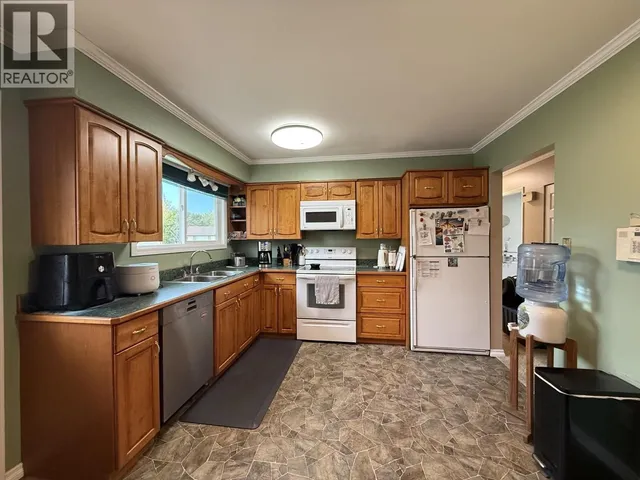 1095 PIGEON AVENUE, Williams Lake 2