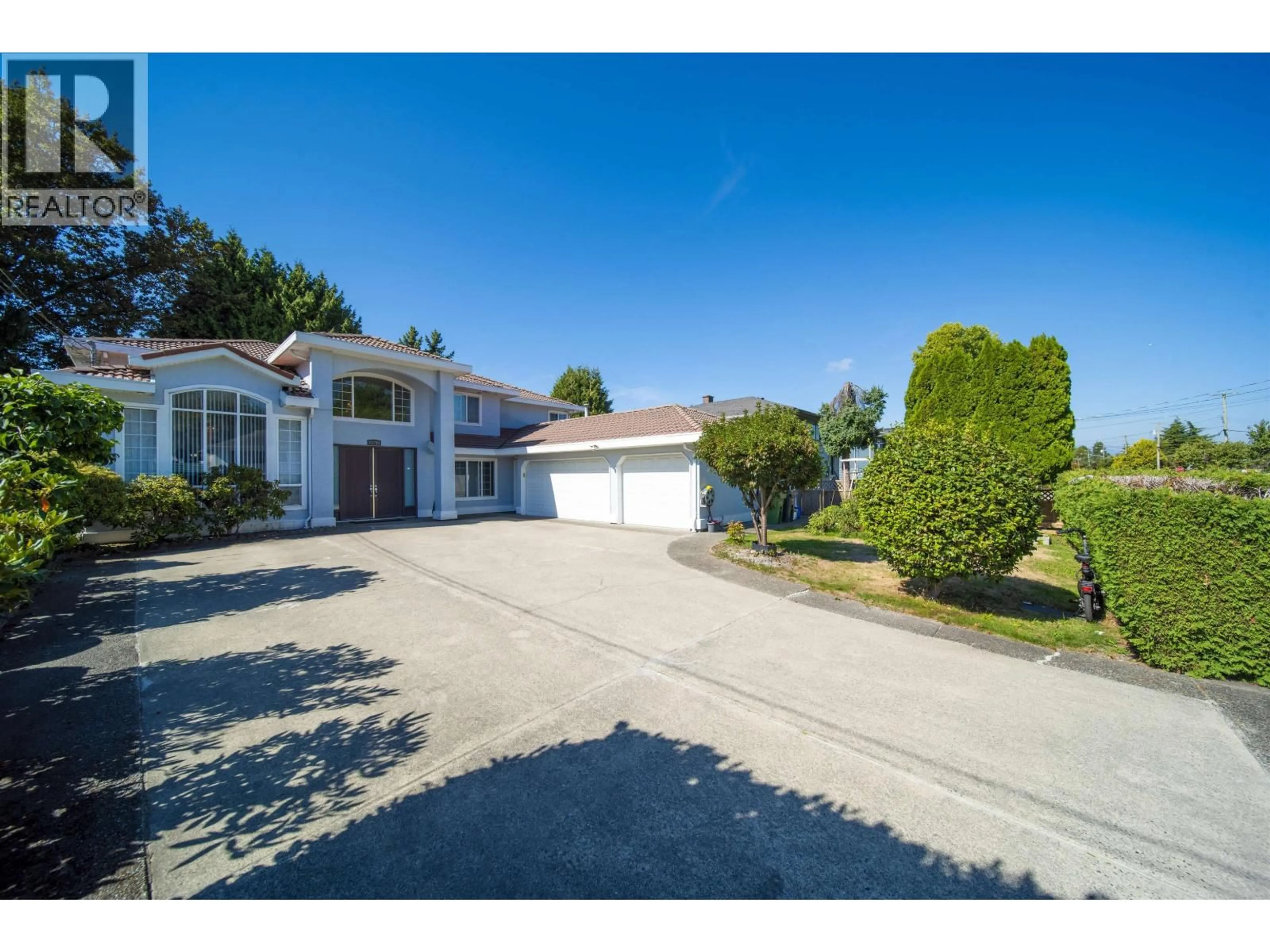 A pic from outside/outdoor area/front of a property/back of a property/a pic from drone, street for 10791 SOUTHDALE ROAD, Richmond British Columbia V7A2X1