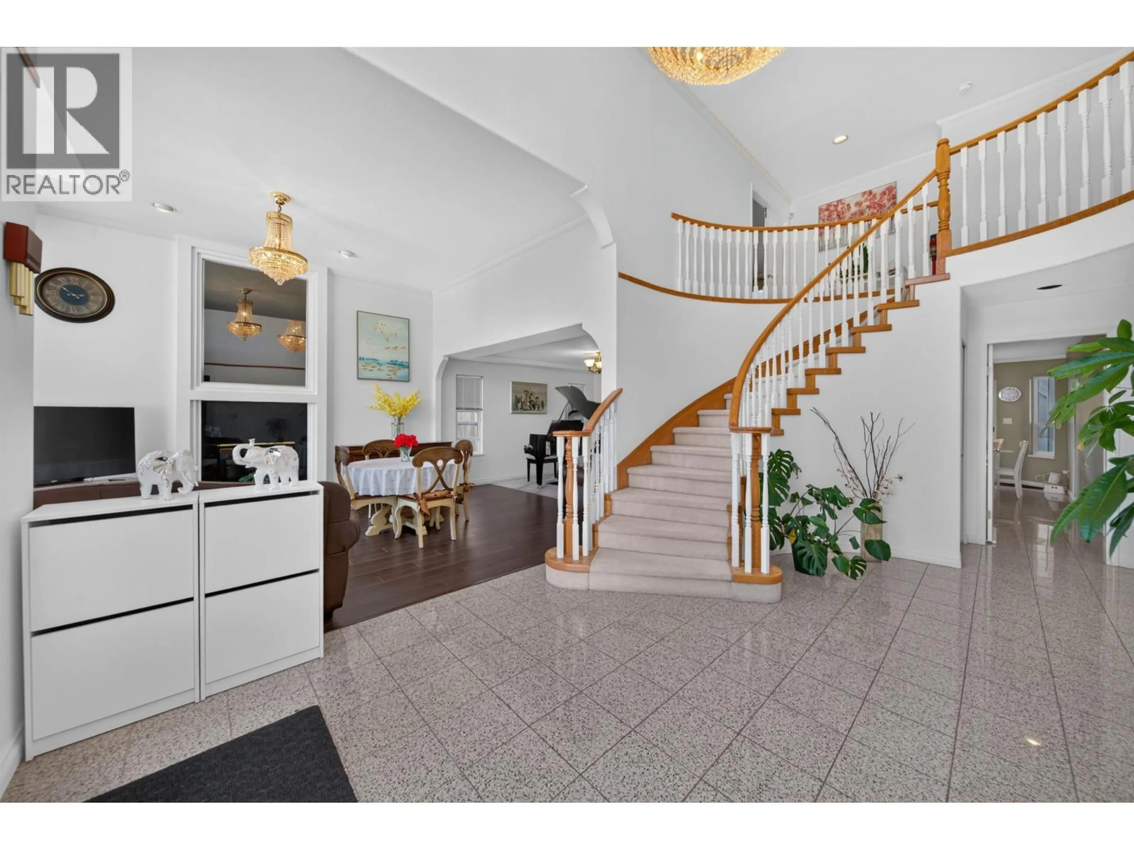 Indoor foyer for 10791 SOUTHDALE ROAD, Richmond British Columbia V7A2X1