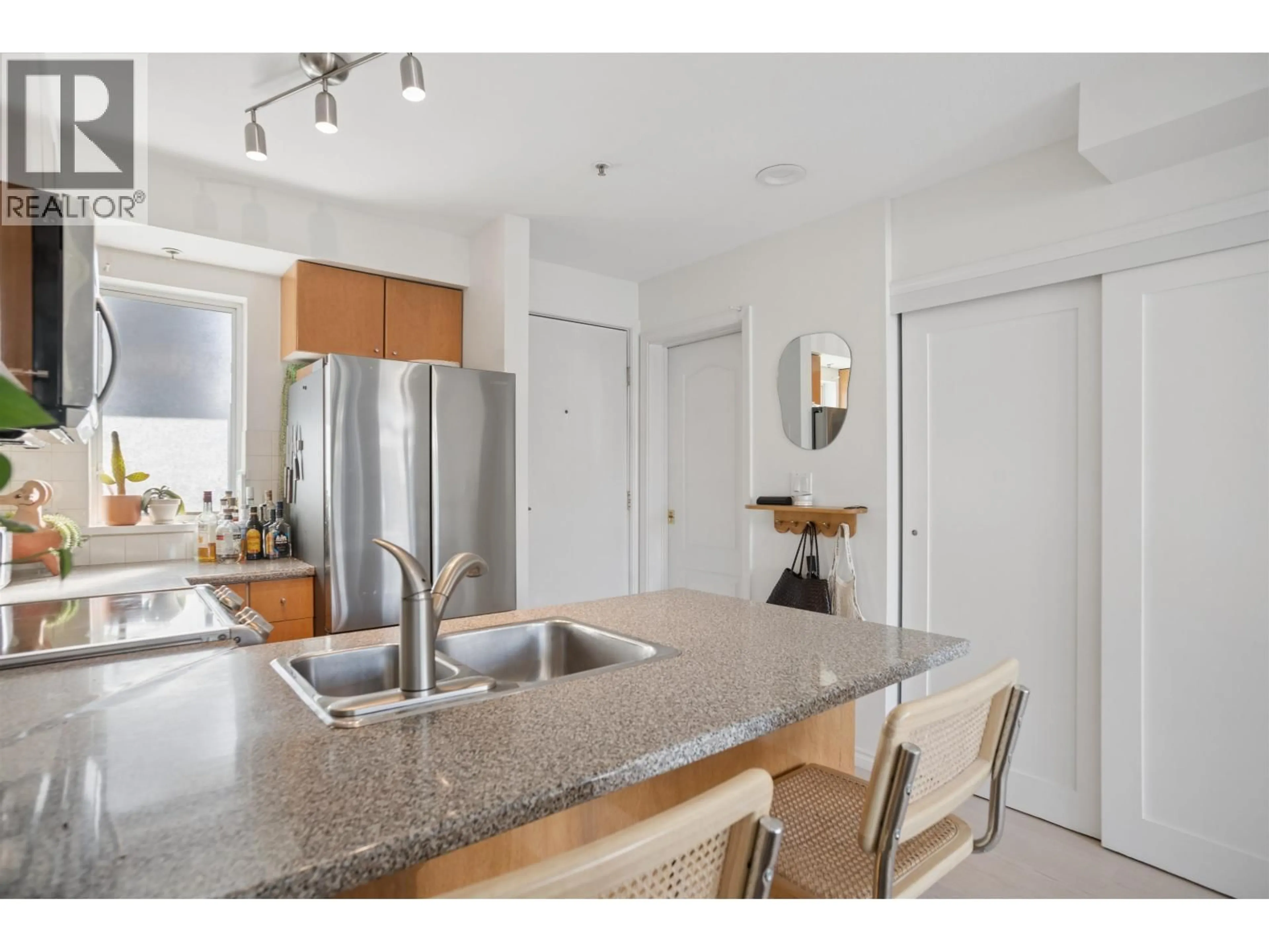 Unknown for 203 - 2190 5TH AVENUE, Vancouver British Columbia V6K1S2