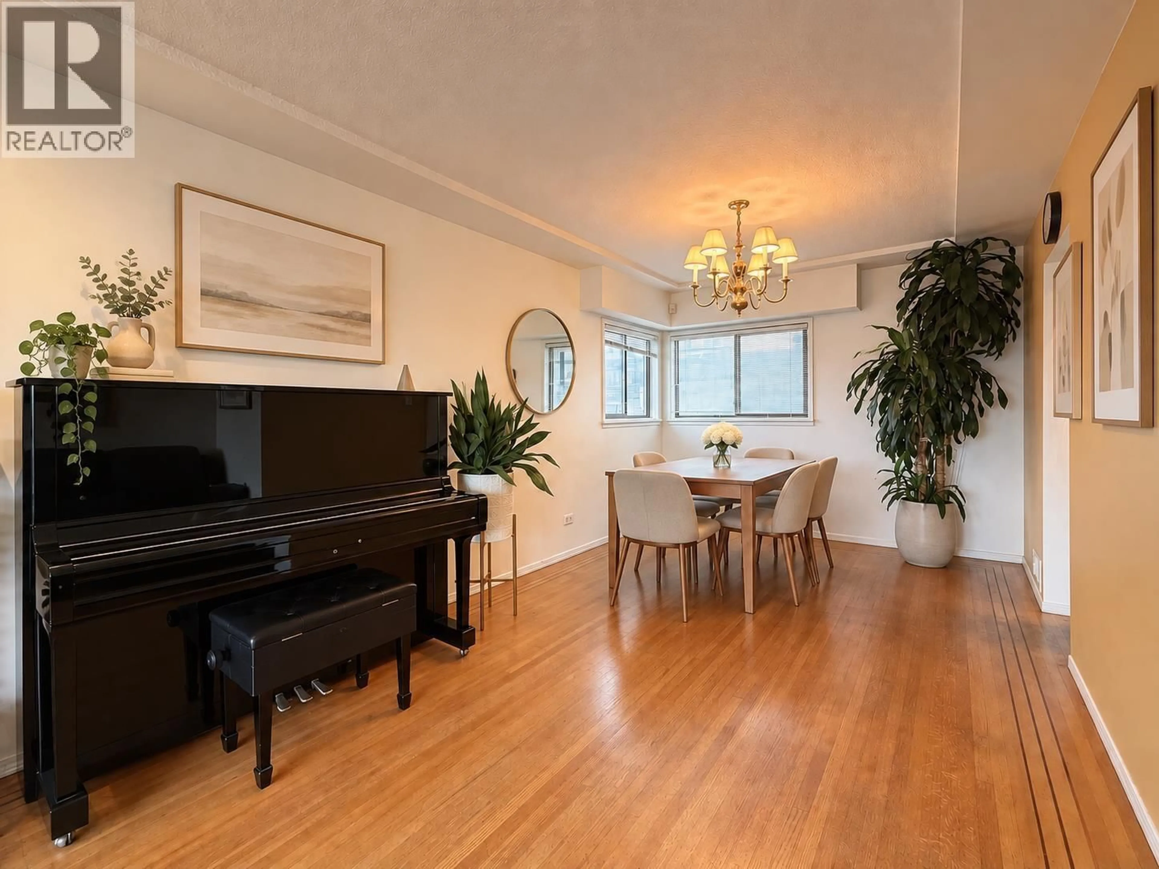 Living room with furniture, wood/laminate floor for 4238 PRICE CRESCENT, Burnaby British Columbia V5G2N1