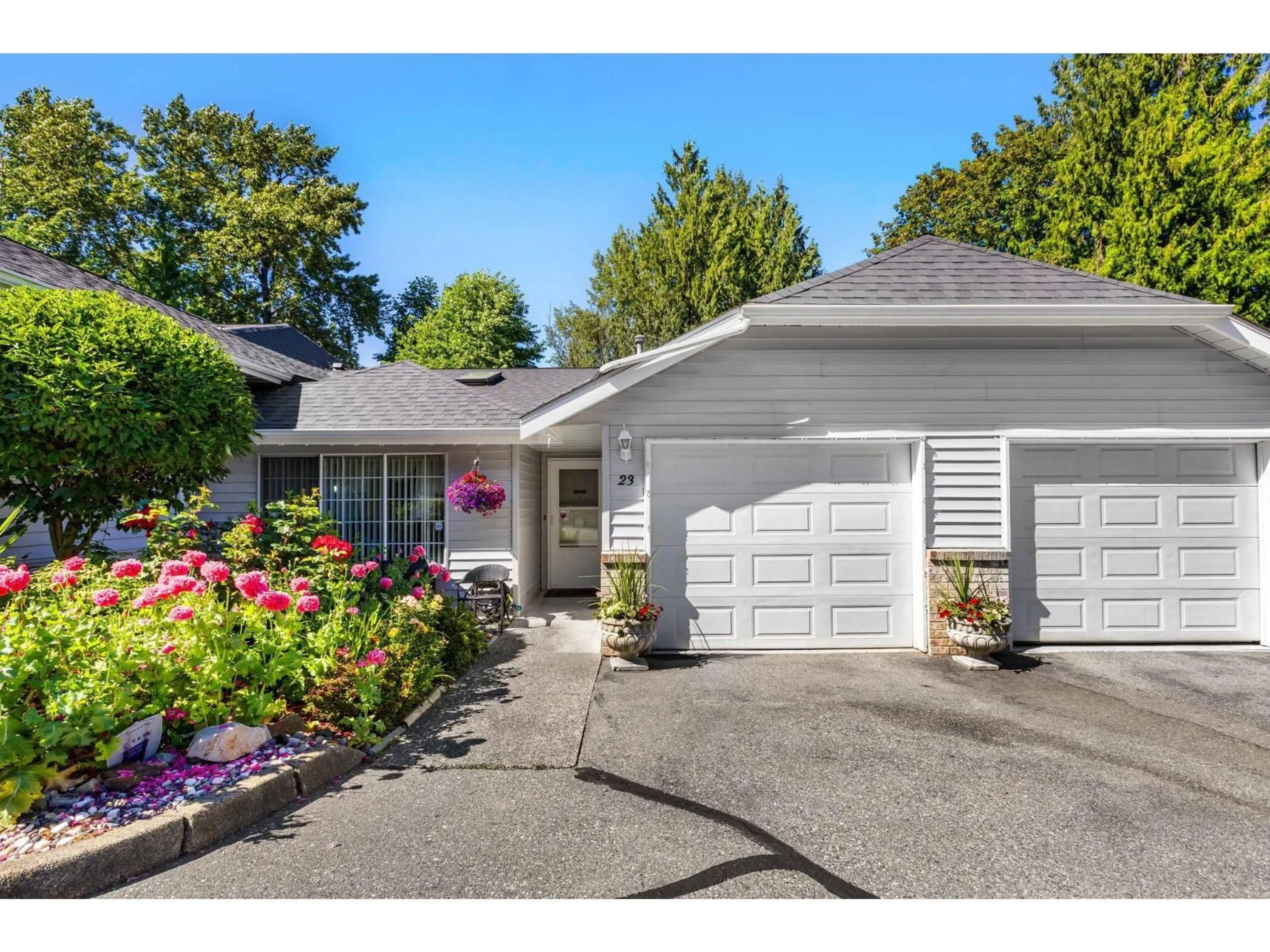 Home with vinyl exterior material, street for 23 - 33020 MACLURE ROAD, Abbotsford British Columbia V2S7J6