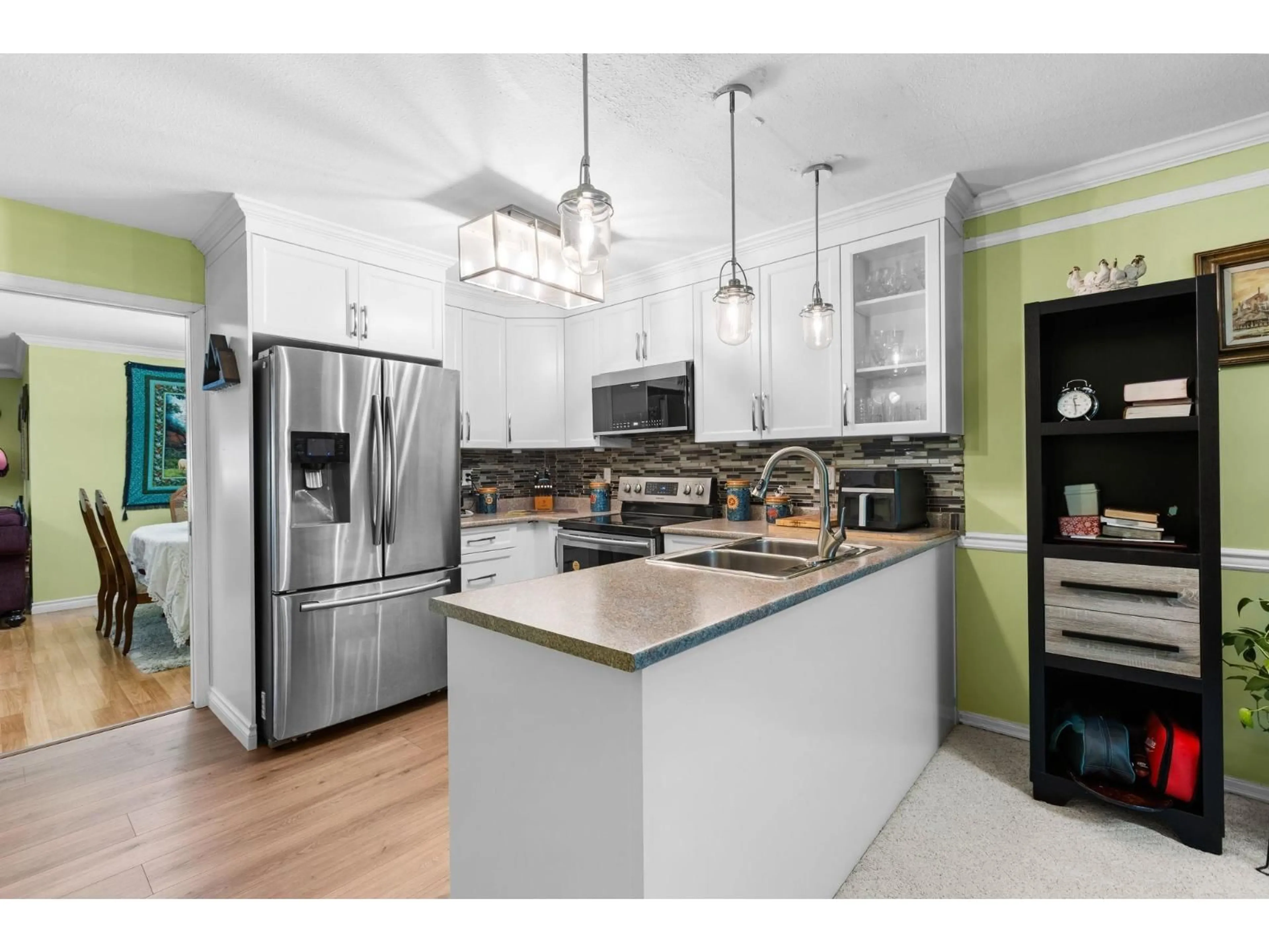 Open concept kitchen, unknown for 23 - 33020 MACLURE ROAD, Abbotsford British Columbia V2S7J6