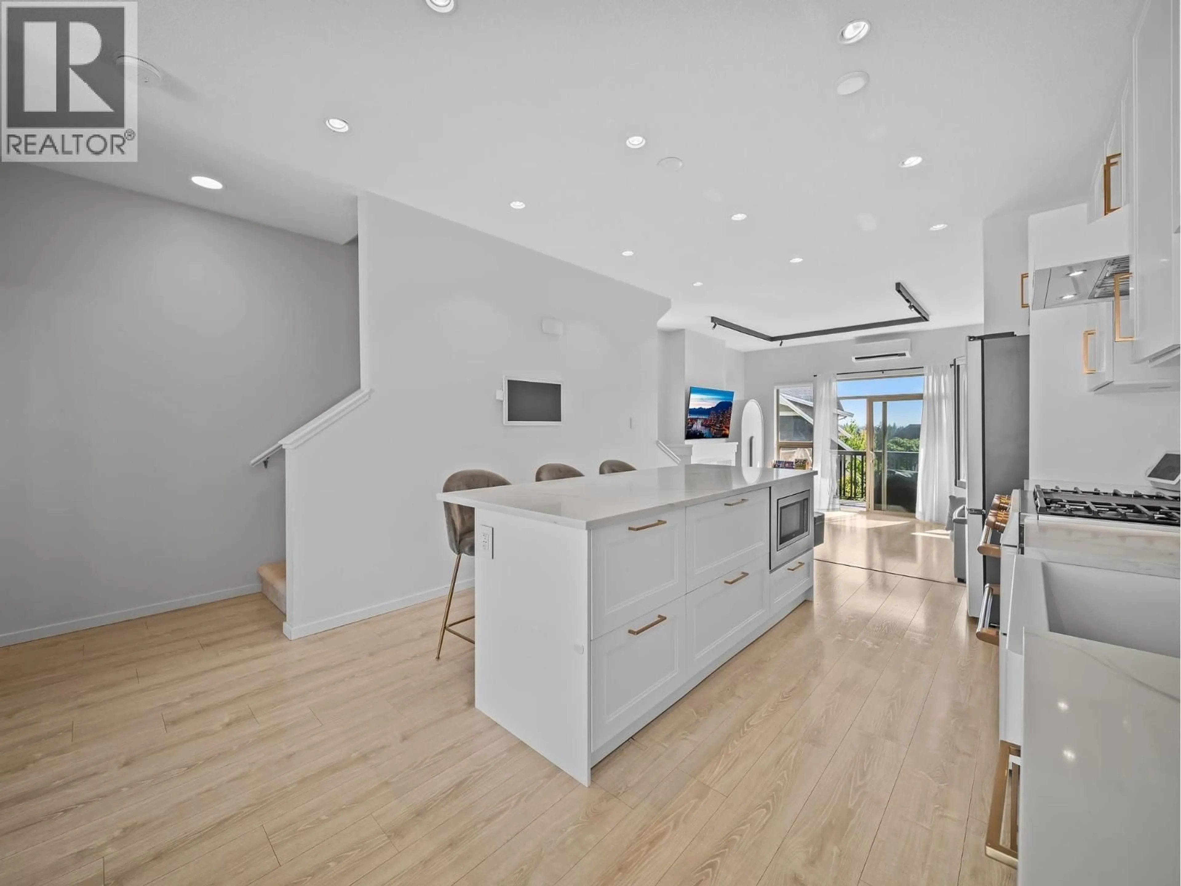 Open concept kitchen, unknown for 186 - 3105 DAYANEE SPRINGS BOULEVARD, Coquitlam British Columbia V3E0C2