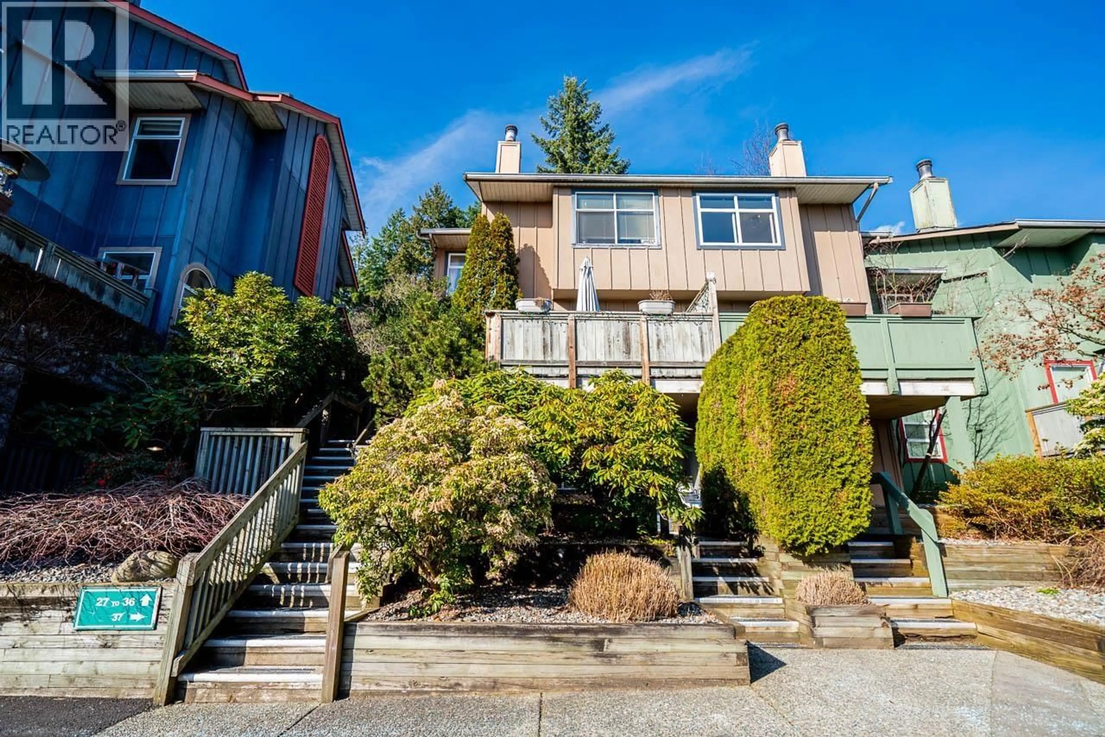 Unknown for 34 - 900 17TH STREET, North Vancouver British Columbia V7P3K5