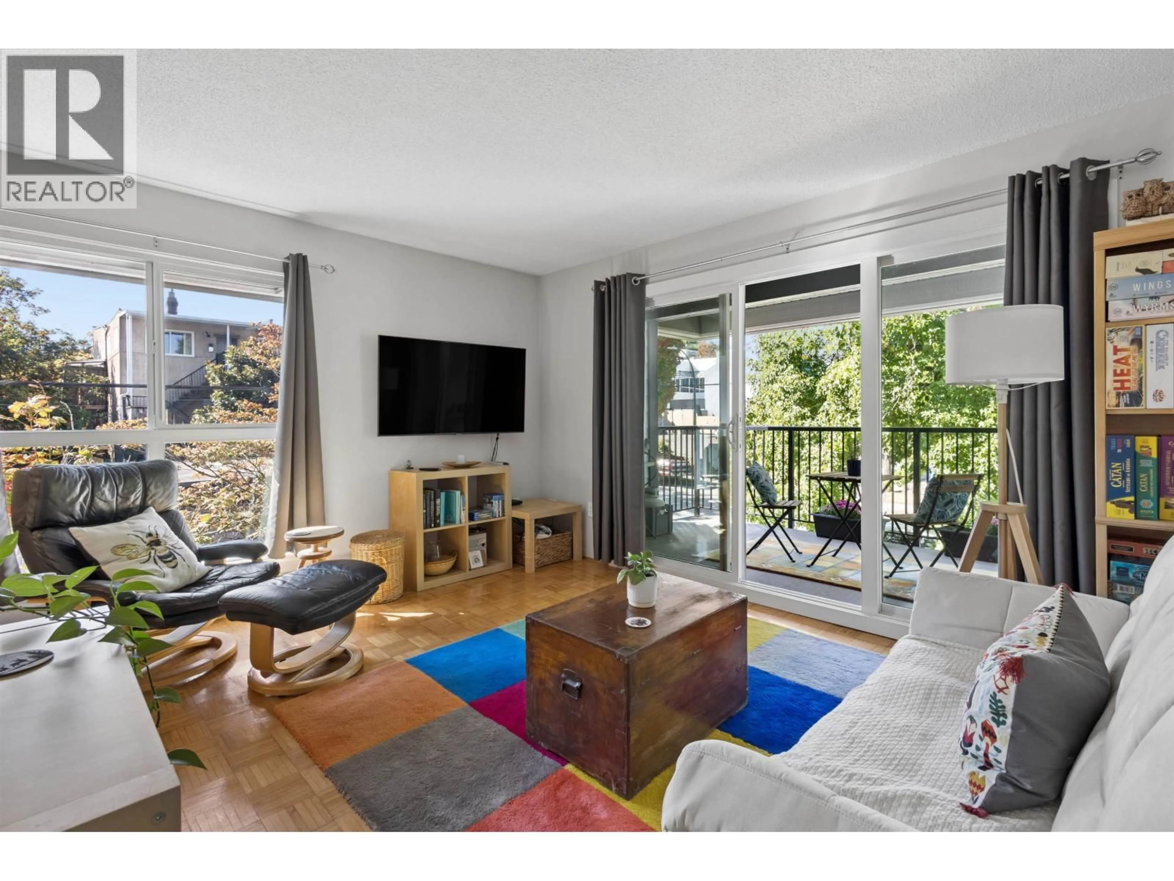 Living room with furniture, wood/laminate floor for 312 - 808 8TH AVENUE, Vancouver British Columbia V5T1T5