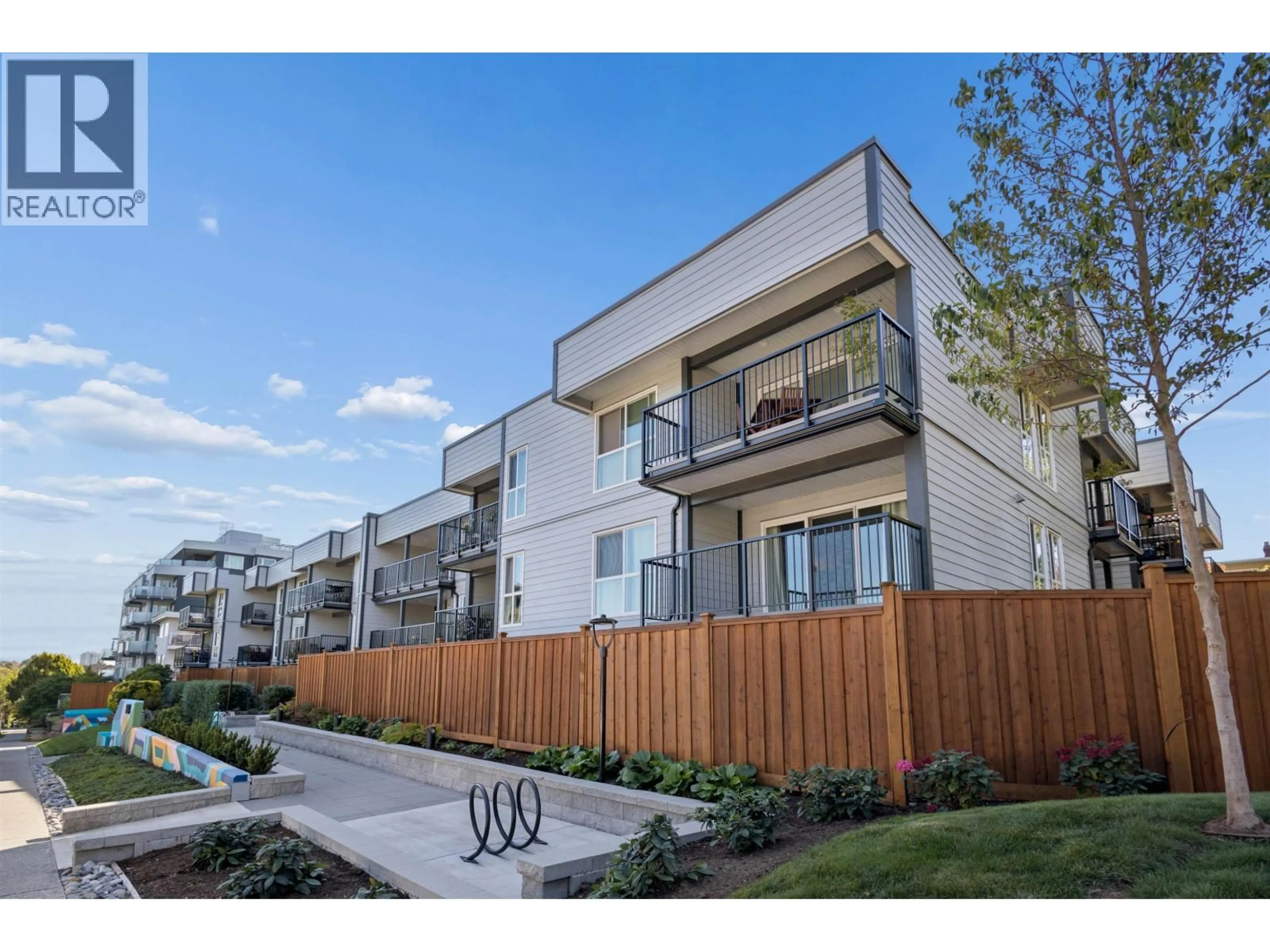 A pic from outside/outdoor area/front of a property/back of a property/a pic from drone, street for 312 - 808 8TH AVENUE, Vancouver British Columbia V5T1T5