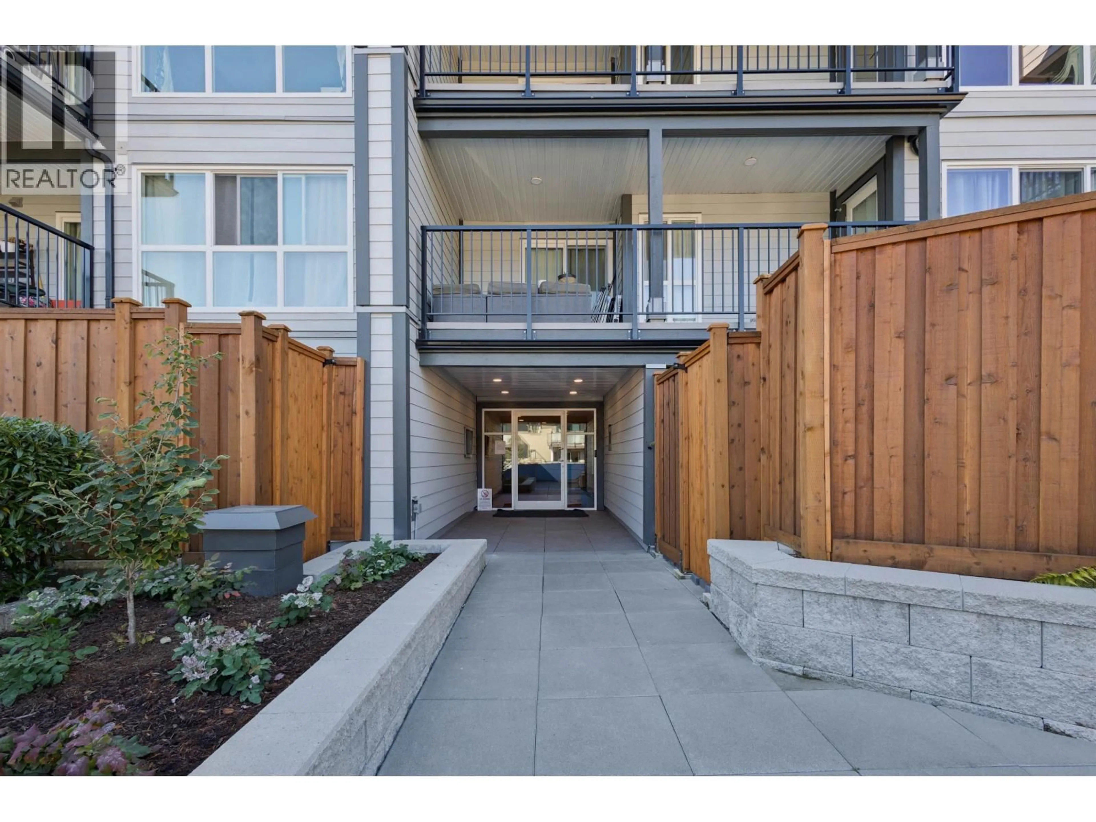 Indoor entryway for 312 - 808 8TH AVENUE, Vancouver British Columbia V5T1T5