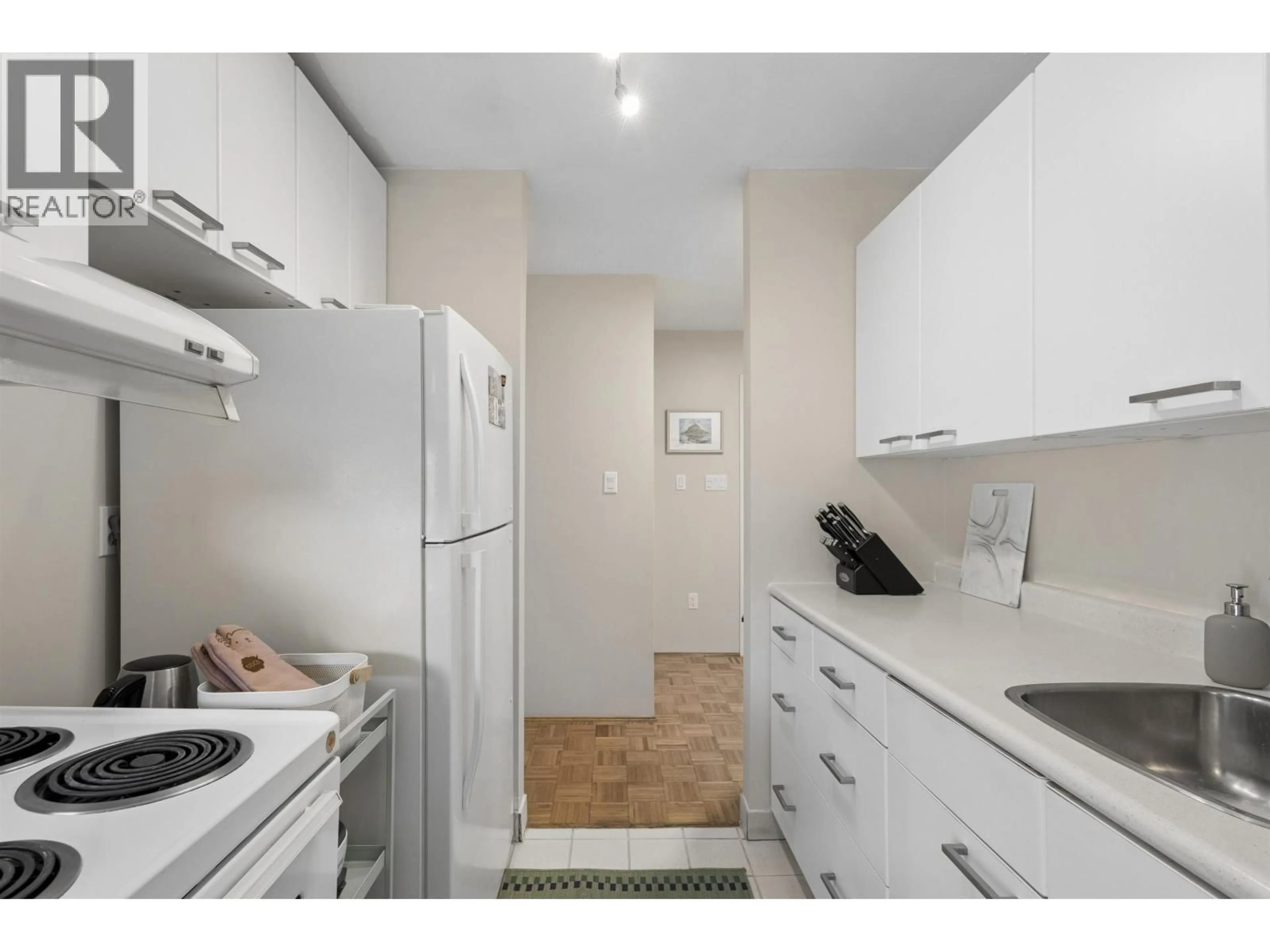 Standard kitchen, unknown for 312 - 808 8TH AVENUE, Vancouver British Columbia V5T1T5