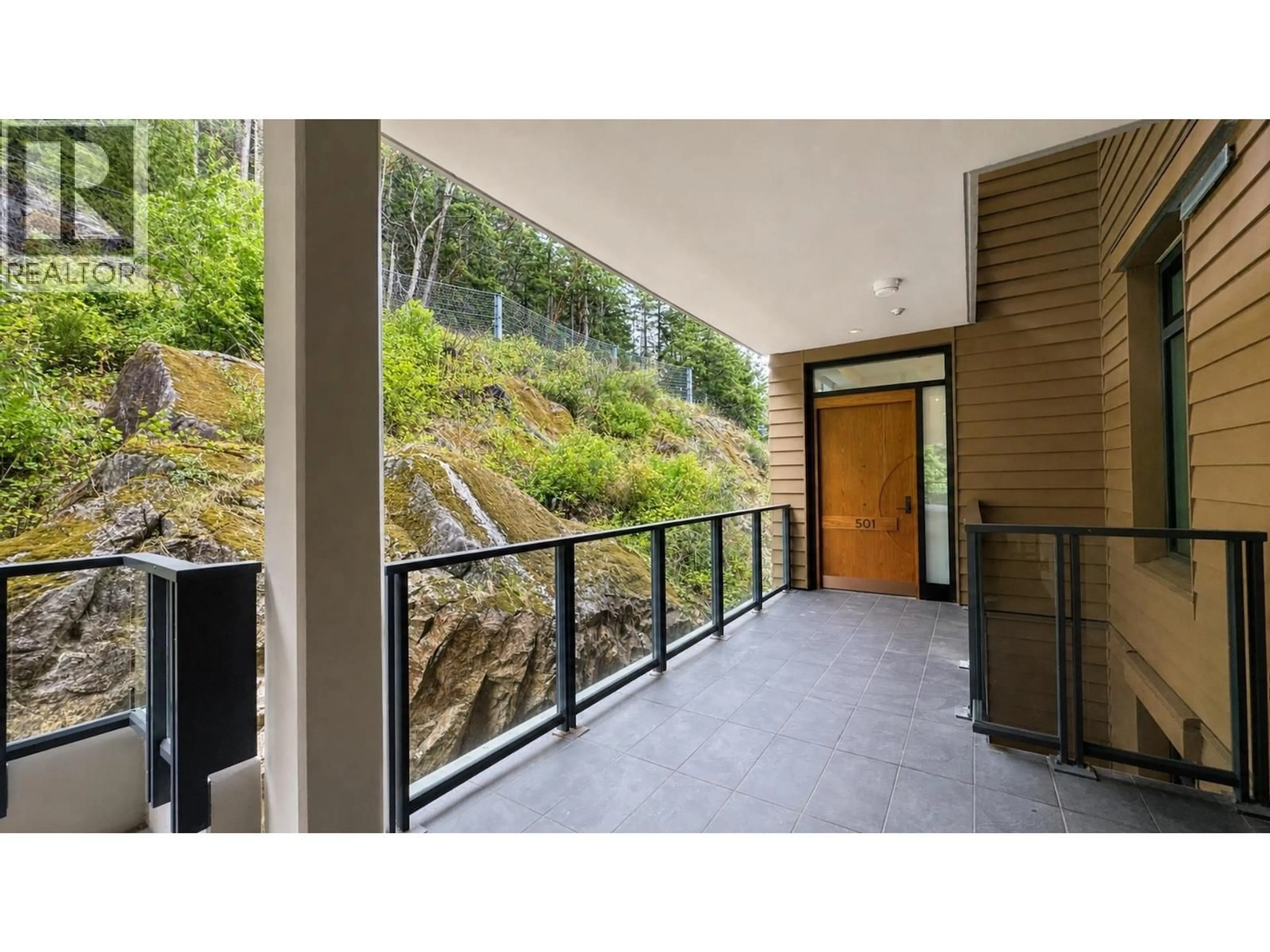 Indoor foyer for 501 - 6687 NELSON AVENUE, West Vancouver British Columbia V7W2B2