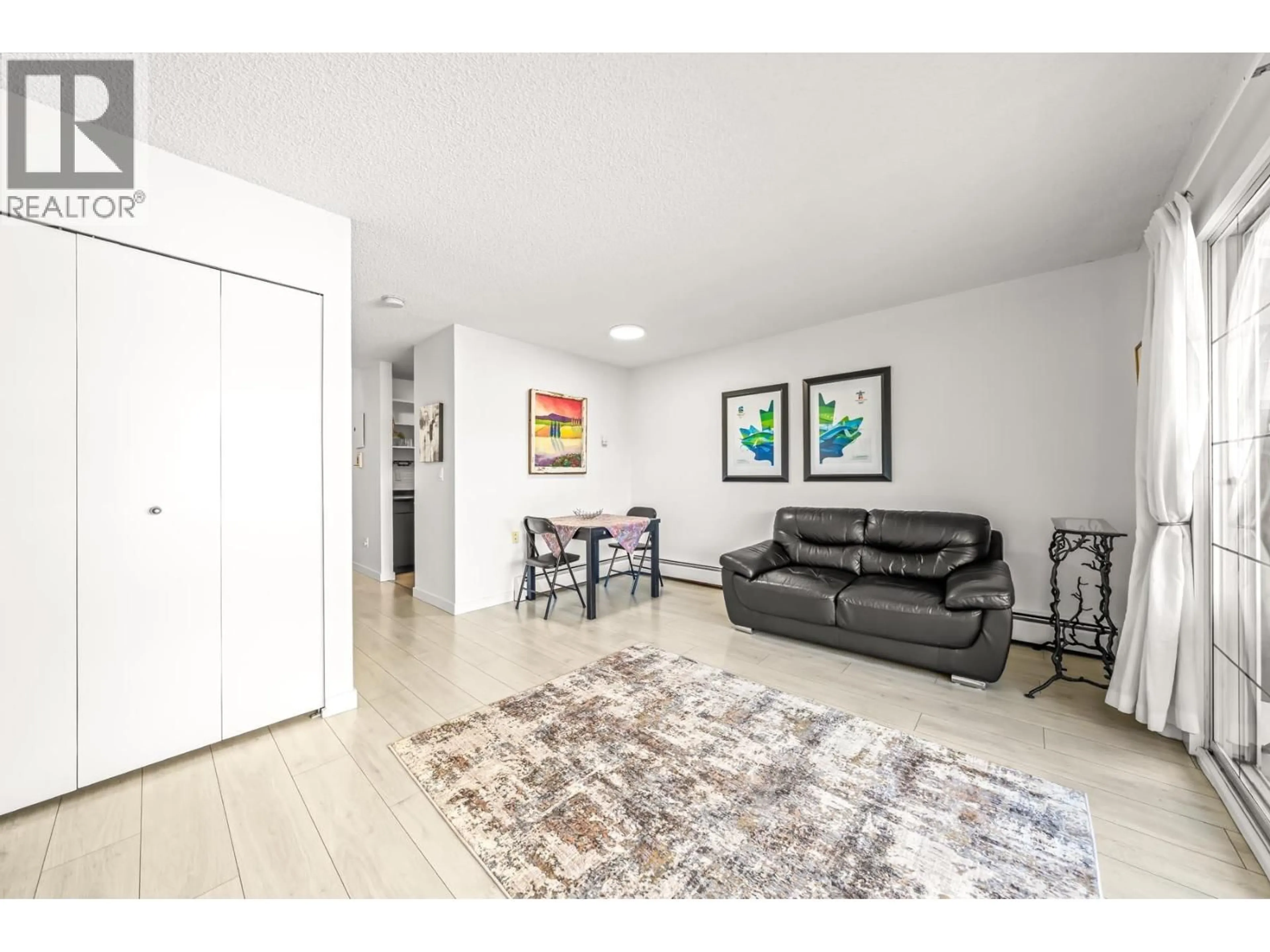 Living room with furniture, unknown for 313 - 707 EIGHTH STREET, New Westminster British Columbia V3M3S6