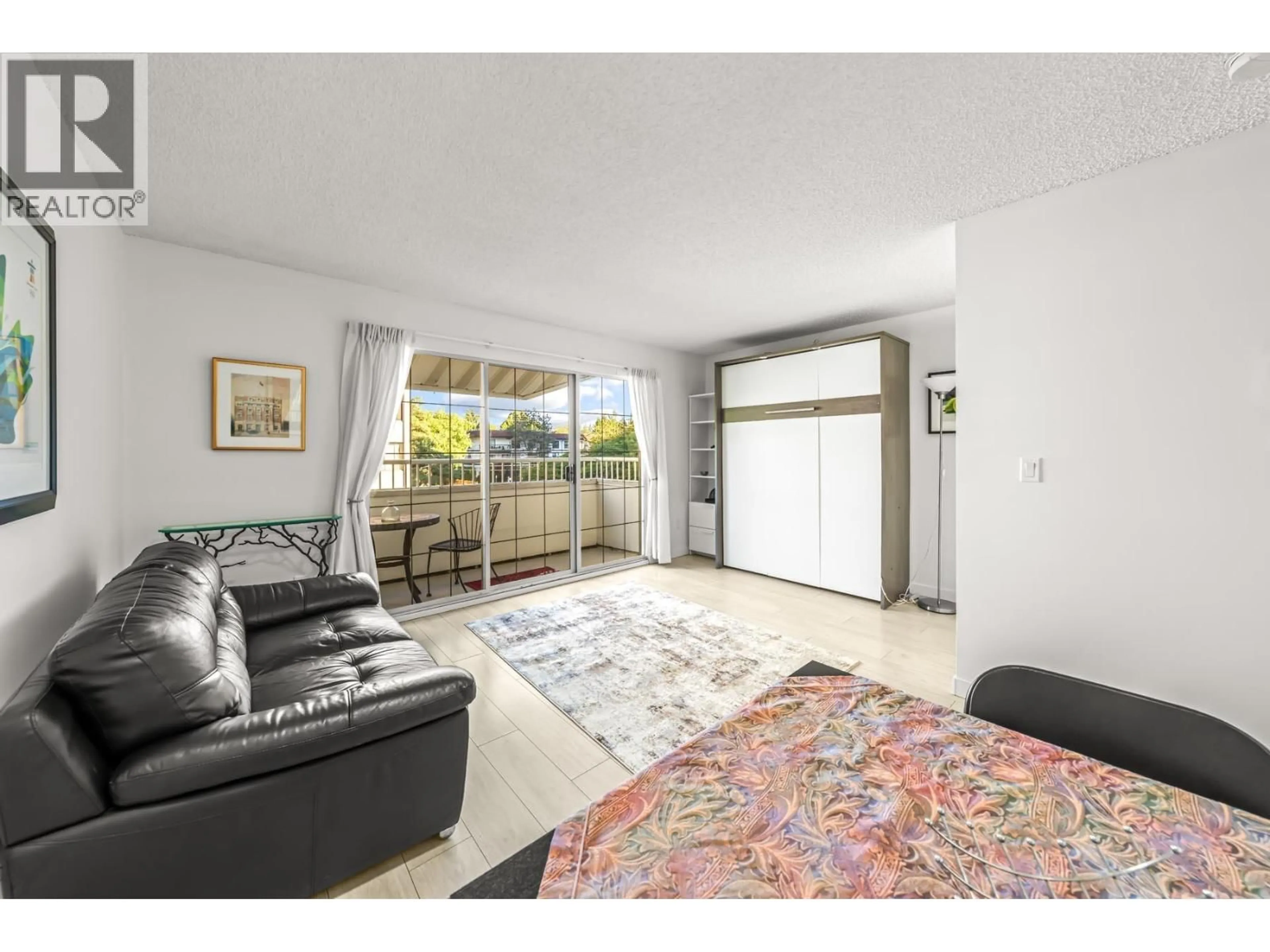 Living room with furniture, unknown for 313 - 707 EIGHTH STREET, New Westminster British Columbia V3M3S6