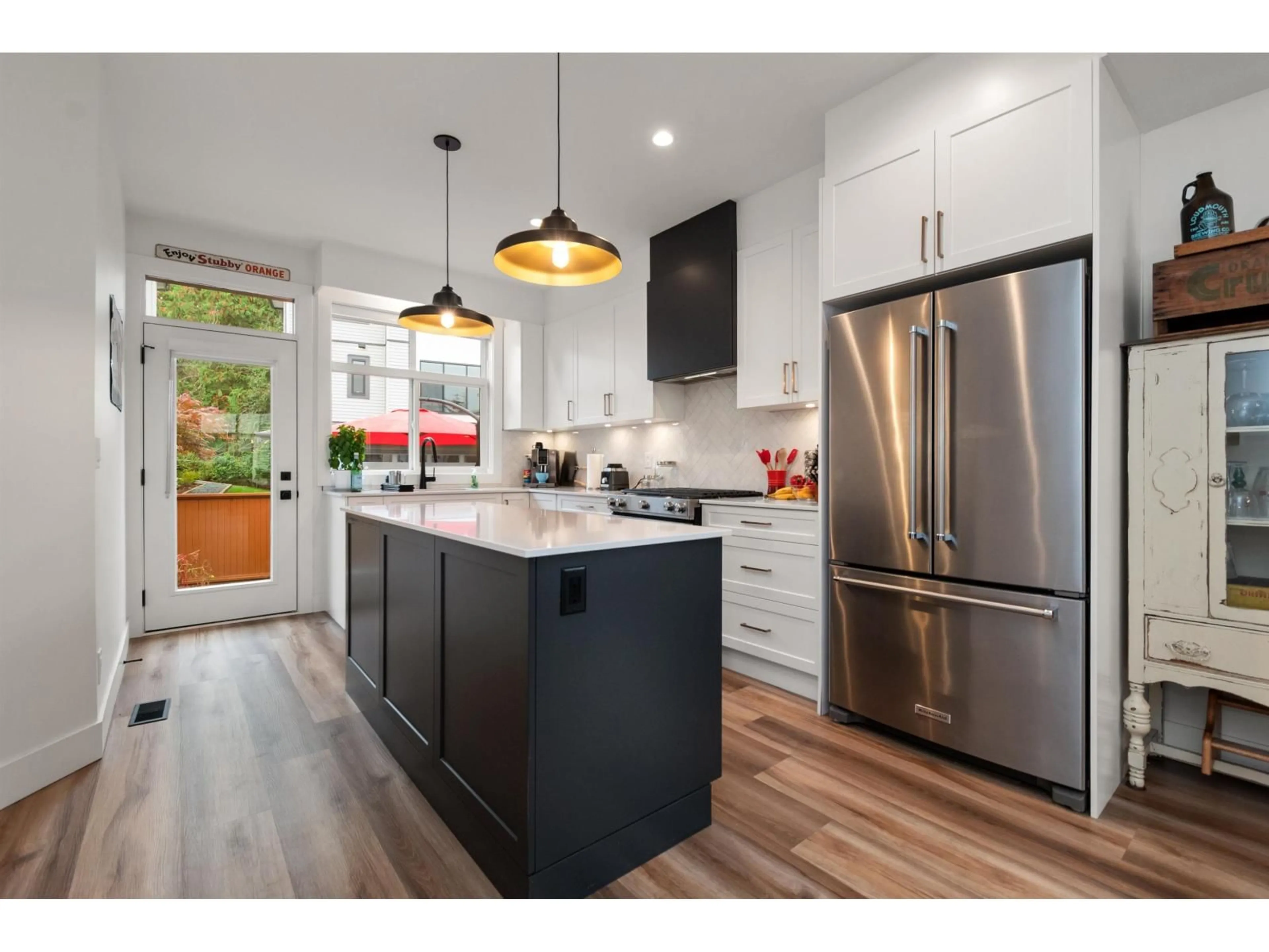 Open concept kitchen, wood/laminate floor for 20 - 35810 MCKEE ROAD, Abbotsford British Columbia V3G2L6