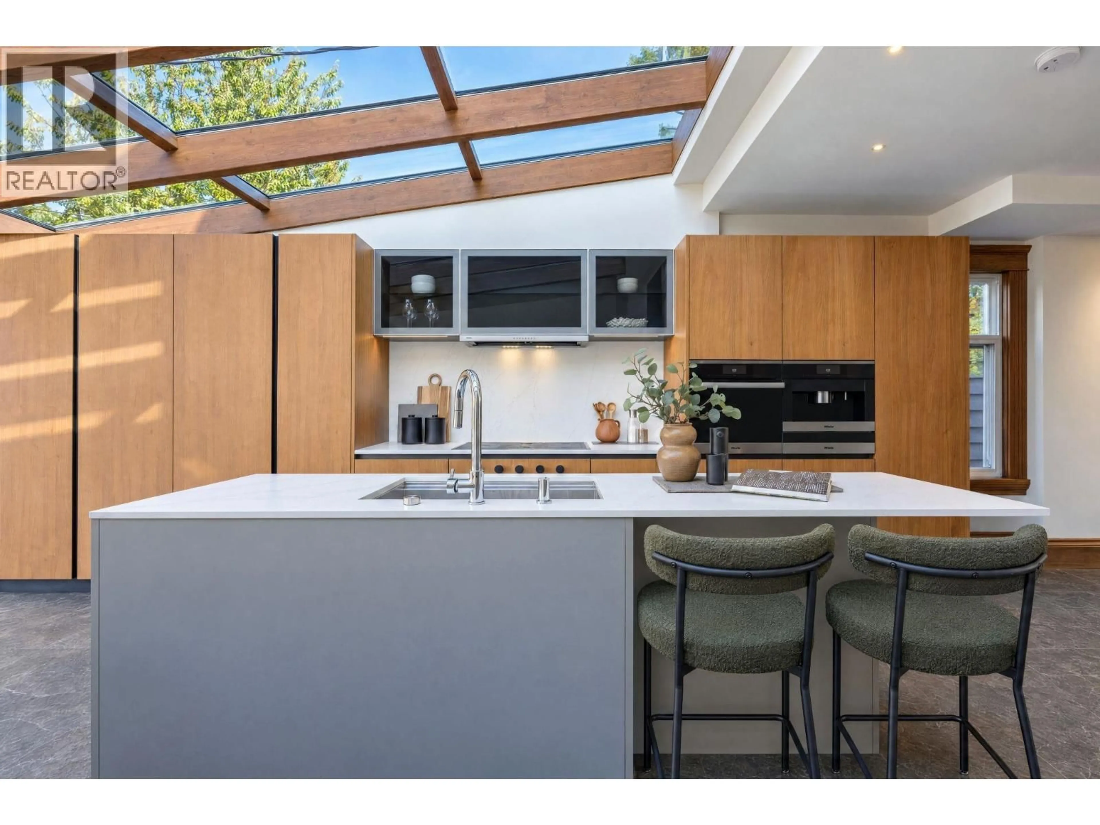 Contemporary kitchen, unknown for 647 PRIOR STREET, Vancouver British Columbia V6A2G7