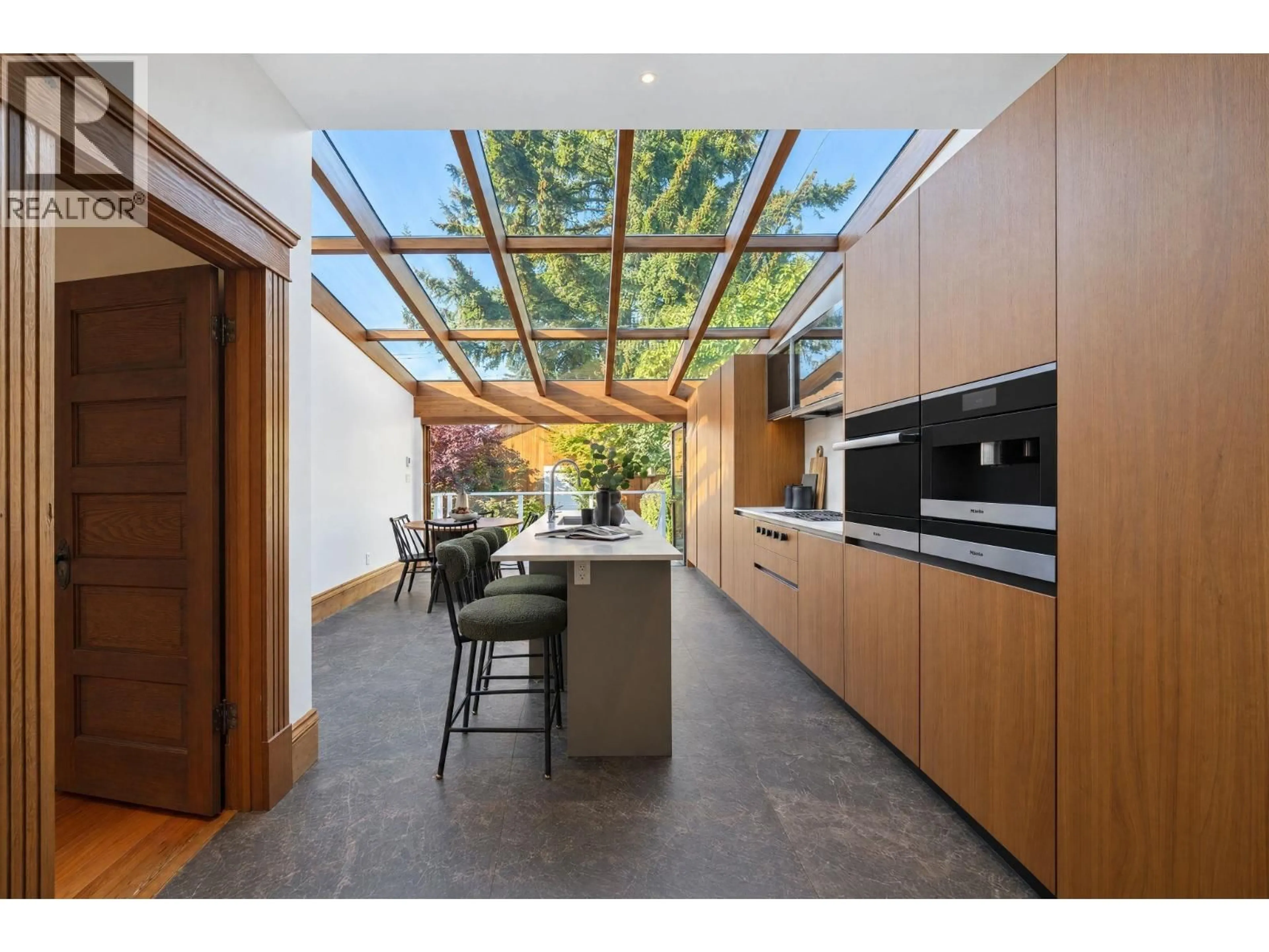 Contemporary kitchen, unknown for 647 PRIOR STREET, Vancouver British Columbia V6A2G7