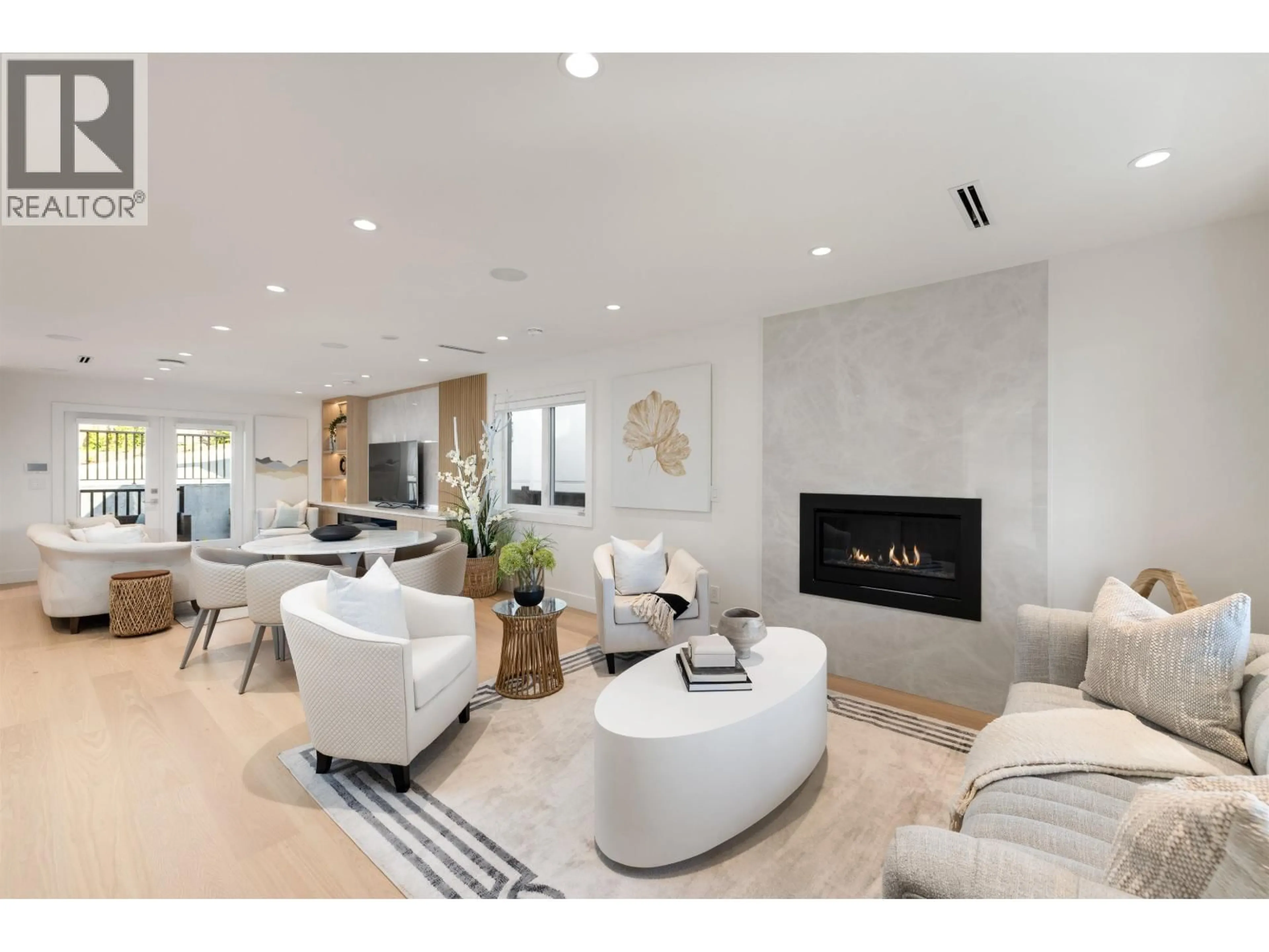 Living room with furniture, unknown for 806 MONTROYAL BOULEVARD, North Vancouver British Columbia V7R2G6