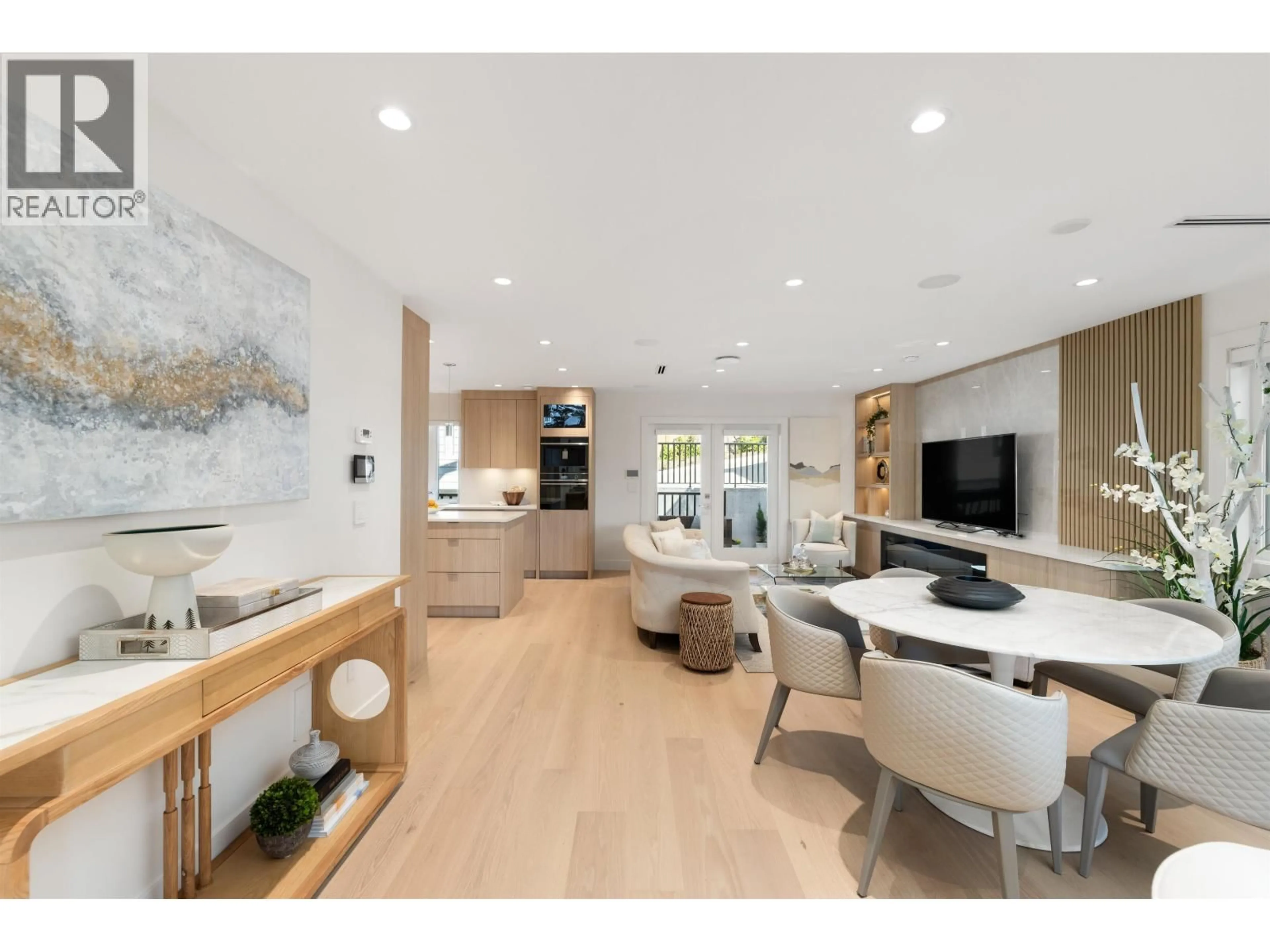 Open concept kitchen, unknown for 806 MONTROYAL BOULEVARD, North Vancouver British Columbia V7R2G6