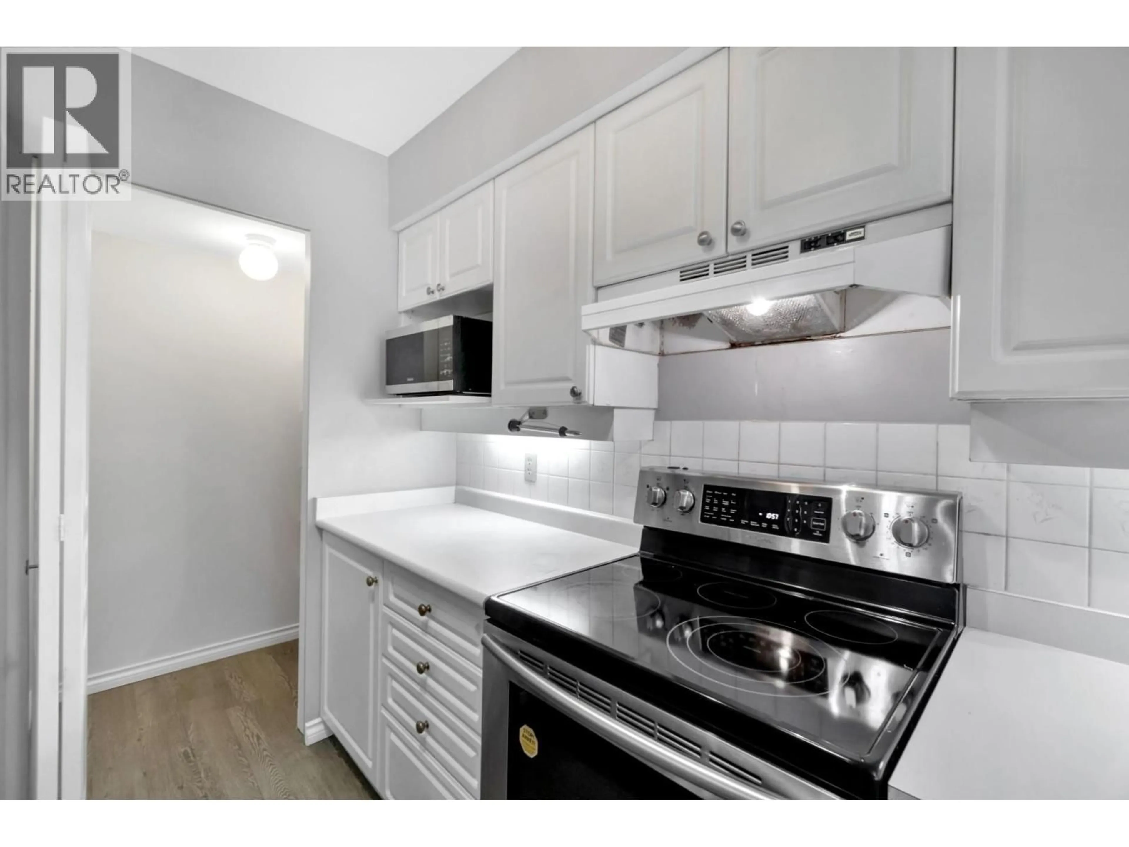 Standard kitchen, unknown for 304A - 7025 STRIDE AVENUE, Burnaby British Columbia V3N4Y2